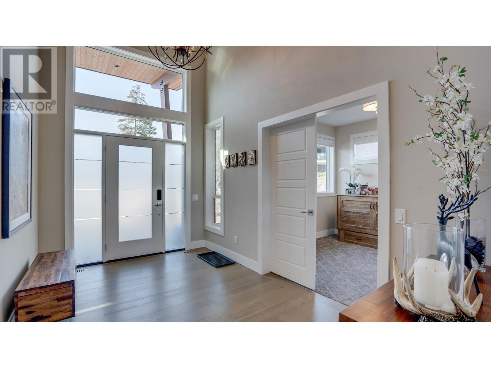 1 - 450 PREDATOR RIDGE DRIVE Image 3