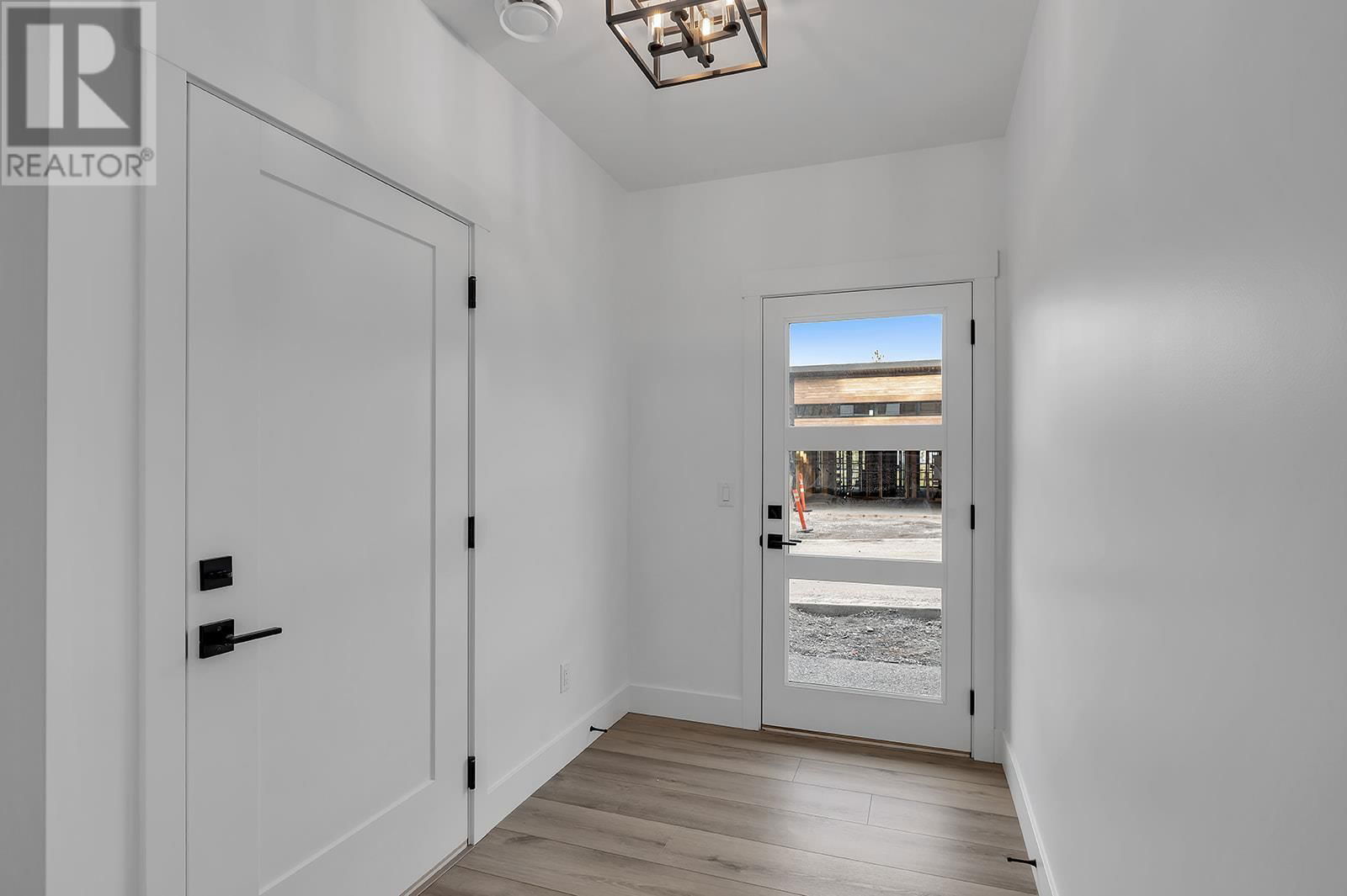 12 - 2835 CANYON CREST DRIVE Image 31