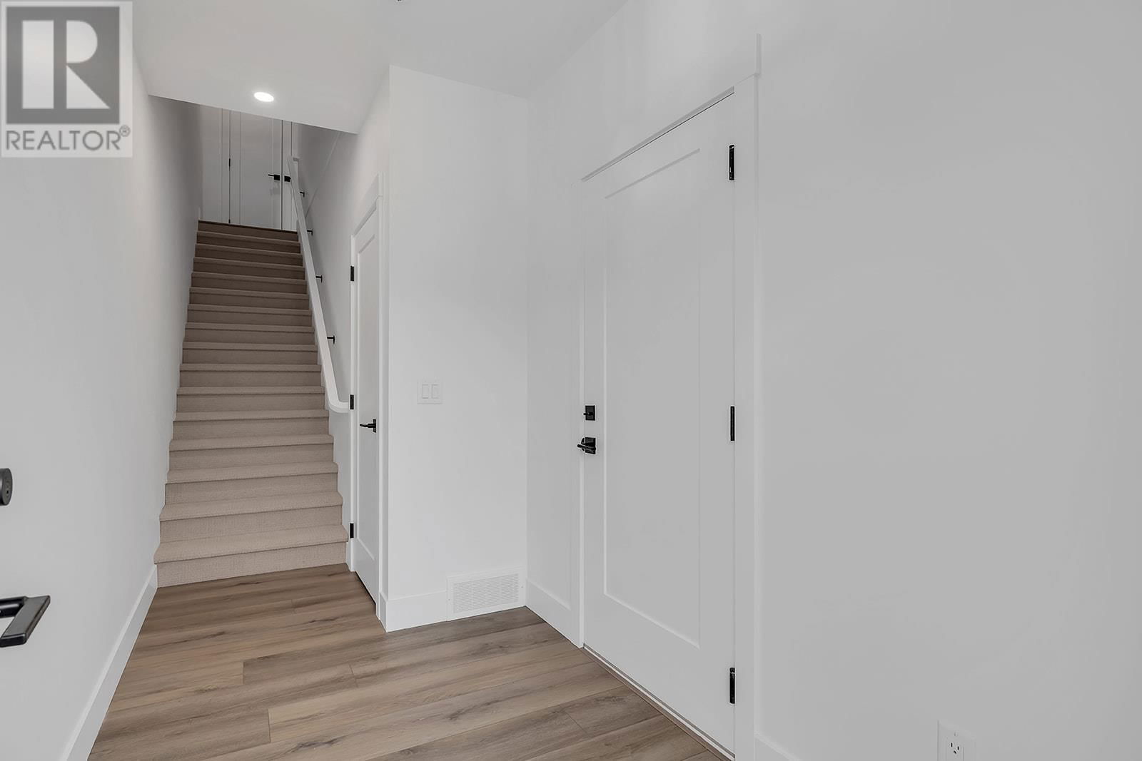 12 - 2835 CANYON CREST DRIVE Image 32
