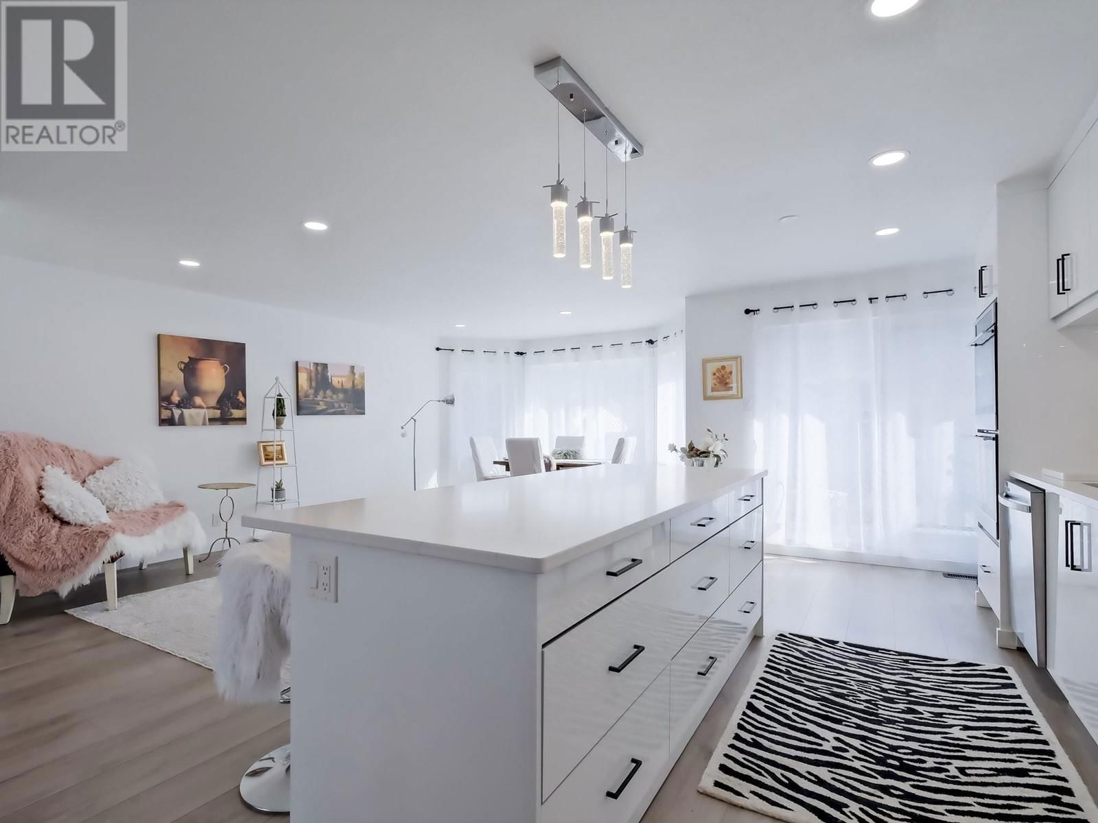 112 UPLANDS PLACE Image 11