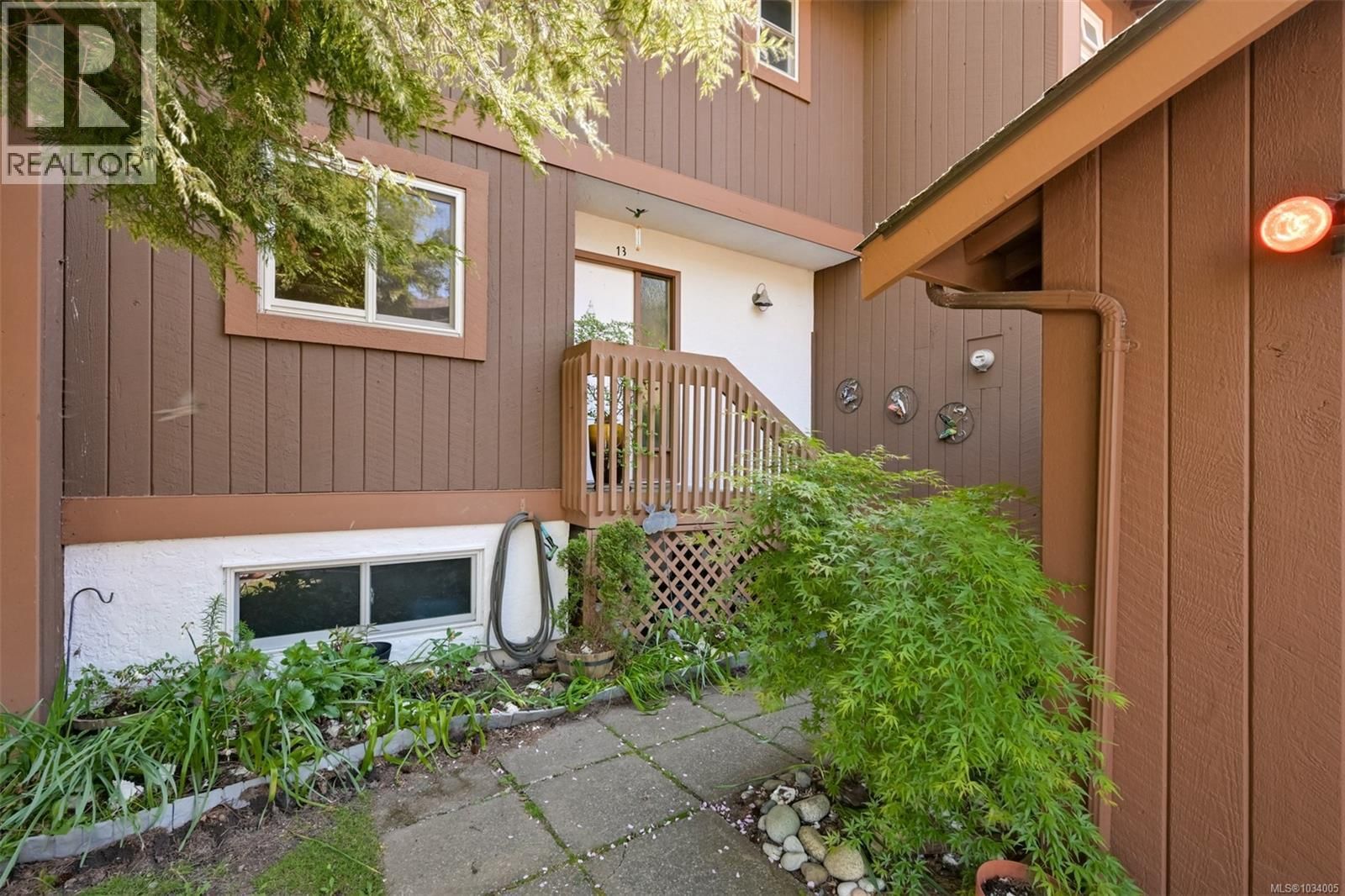 13 933 Admirals Road property photo