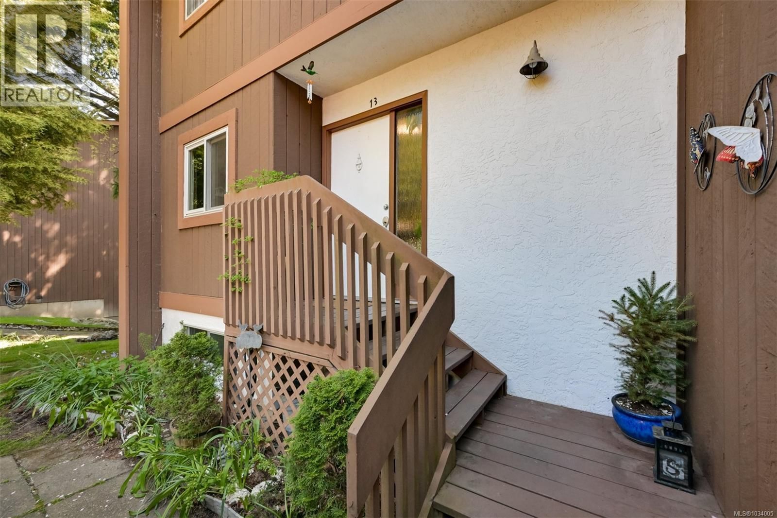 13 933 Admirals Road property photo