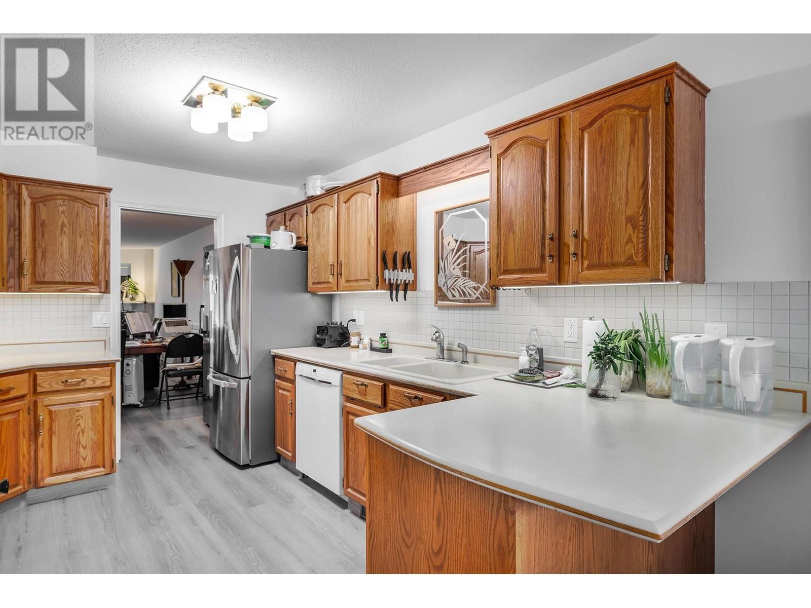 13 - 2200 GORDON DRIVE Image 7