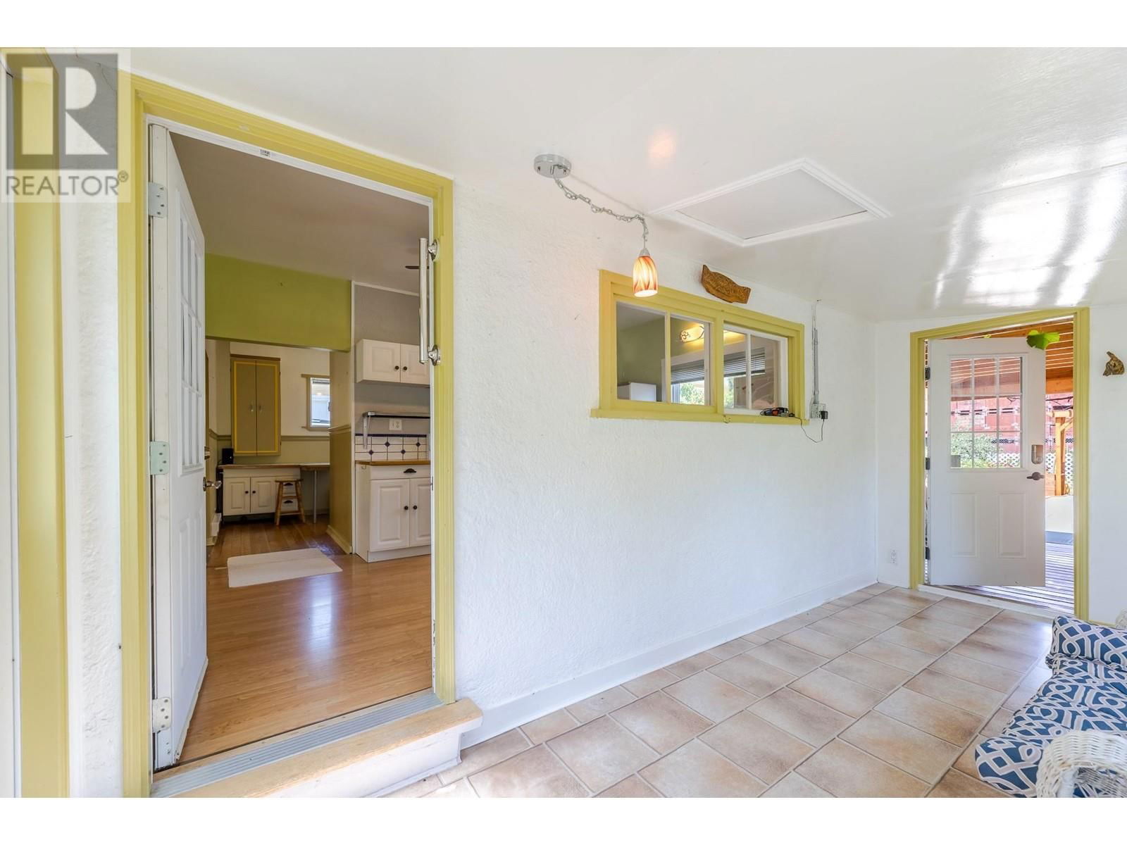 506 10TH AVENUE Image 23