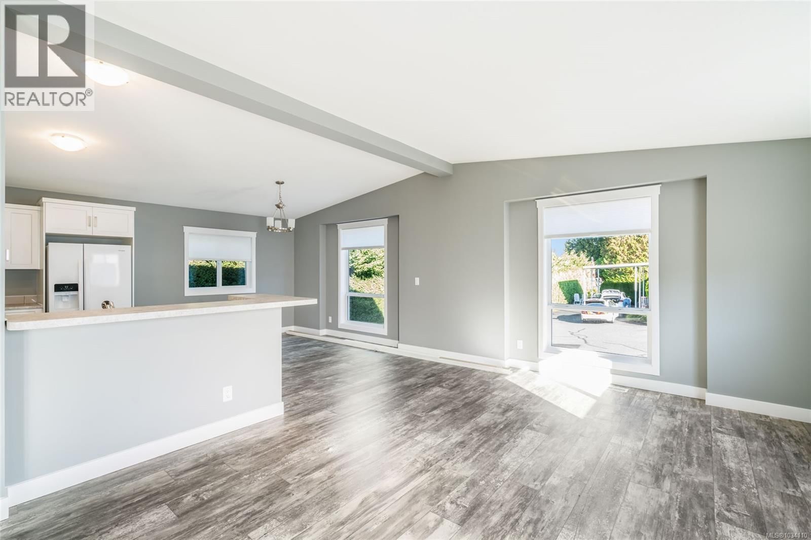 138 6325 Metral Drive property photo