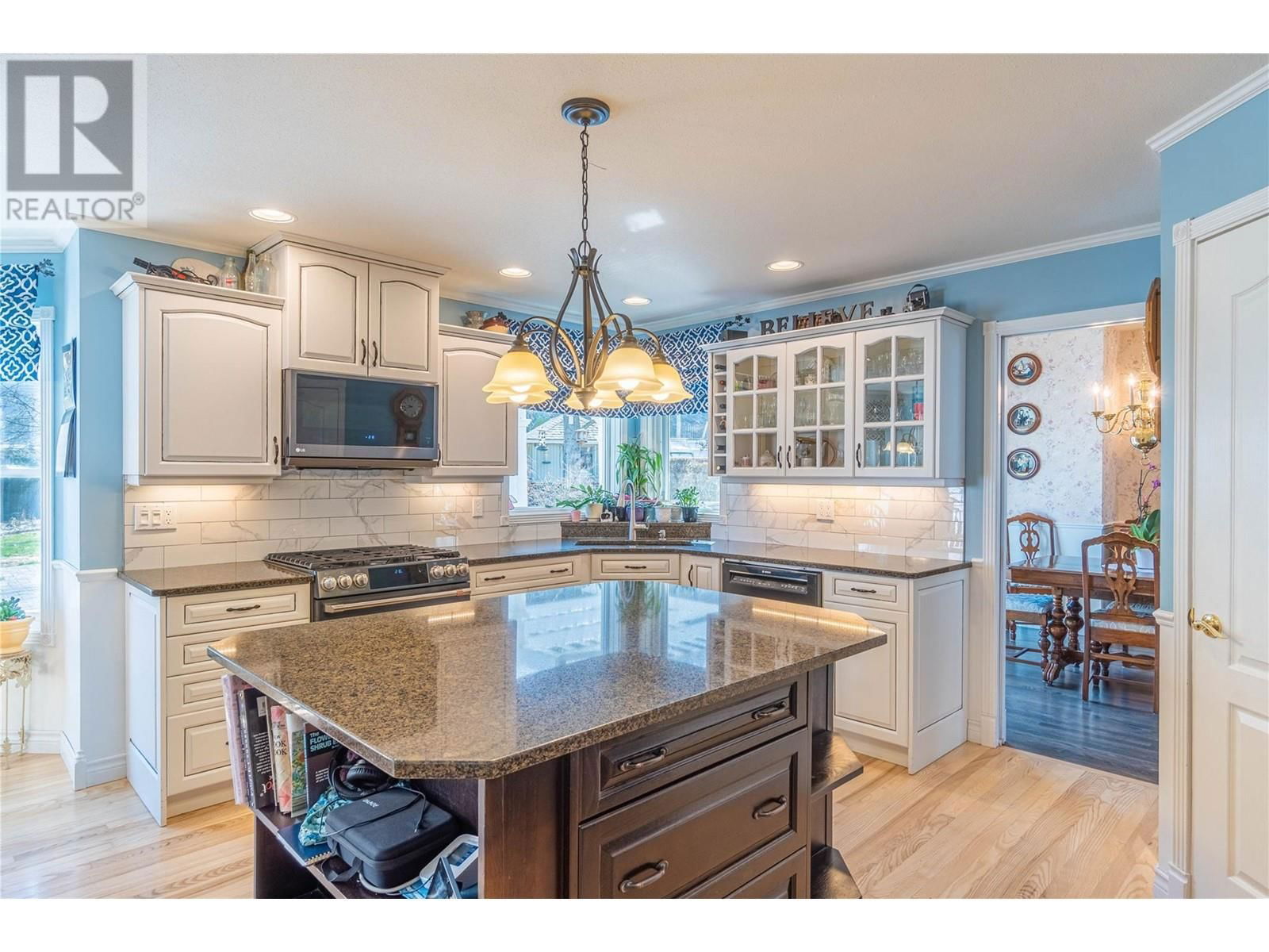 1817 COLDWATER COURT Image 14