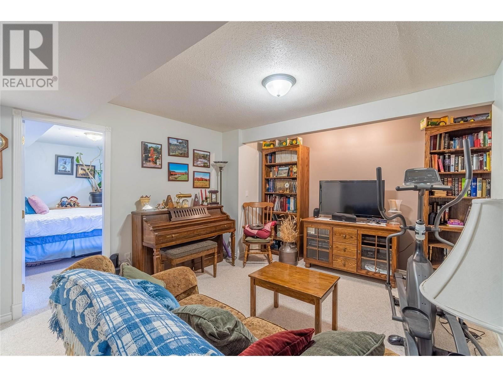 1817 COLDWATER COURT Image 30