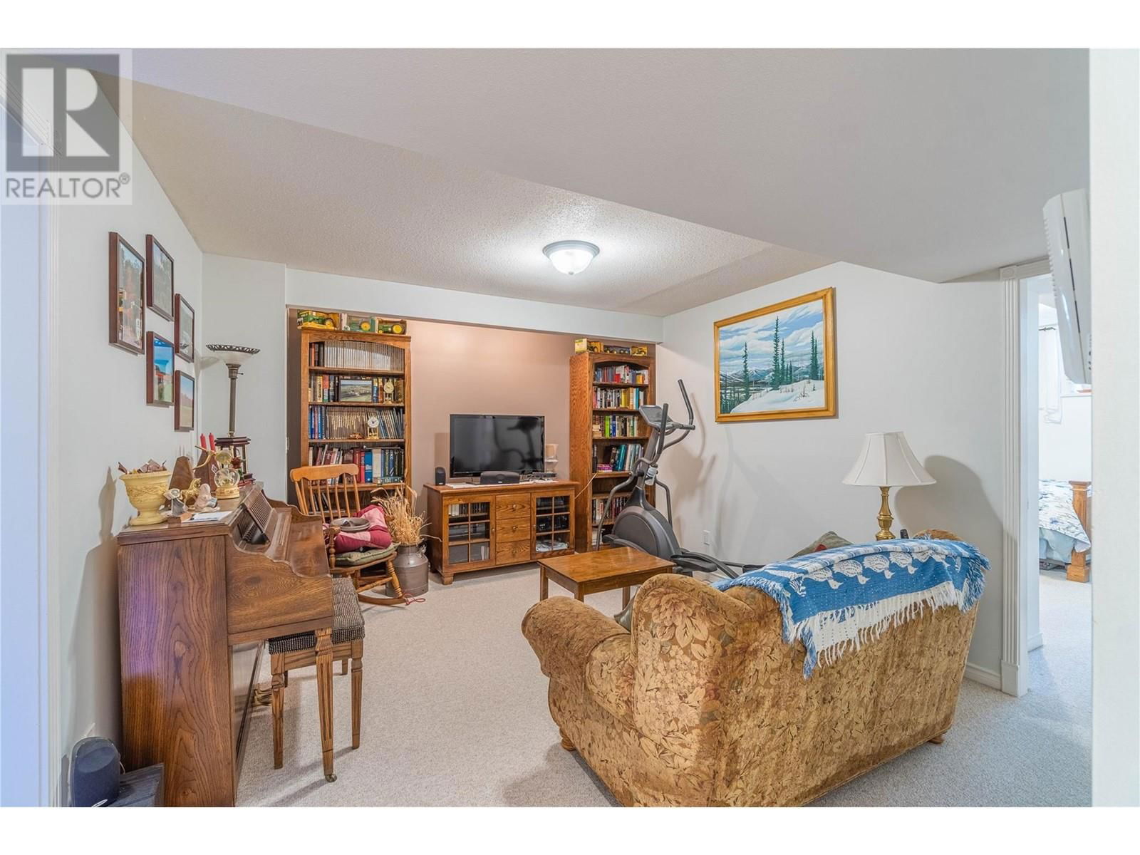 1817 COLDWATER COURT Image 31