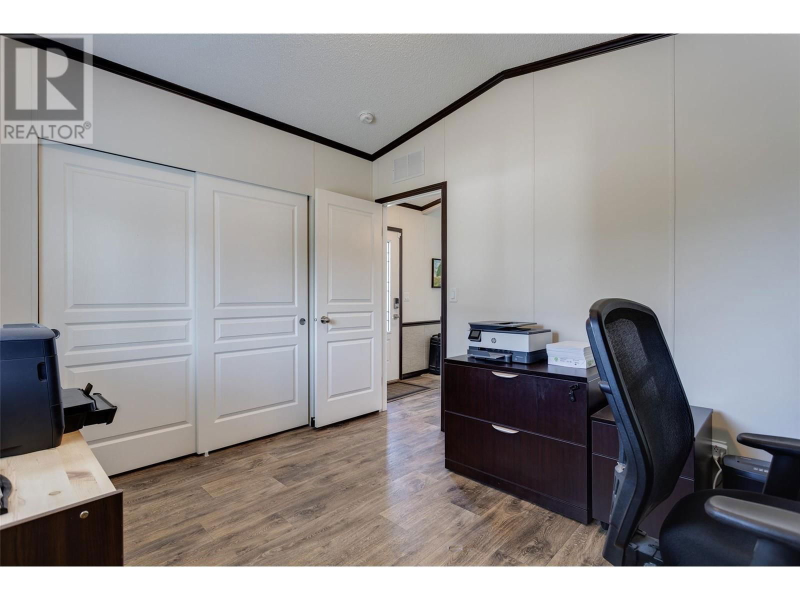 8 - 3535 MCCULLOCH ROAD Image 23