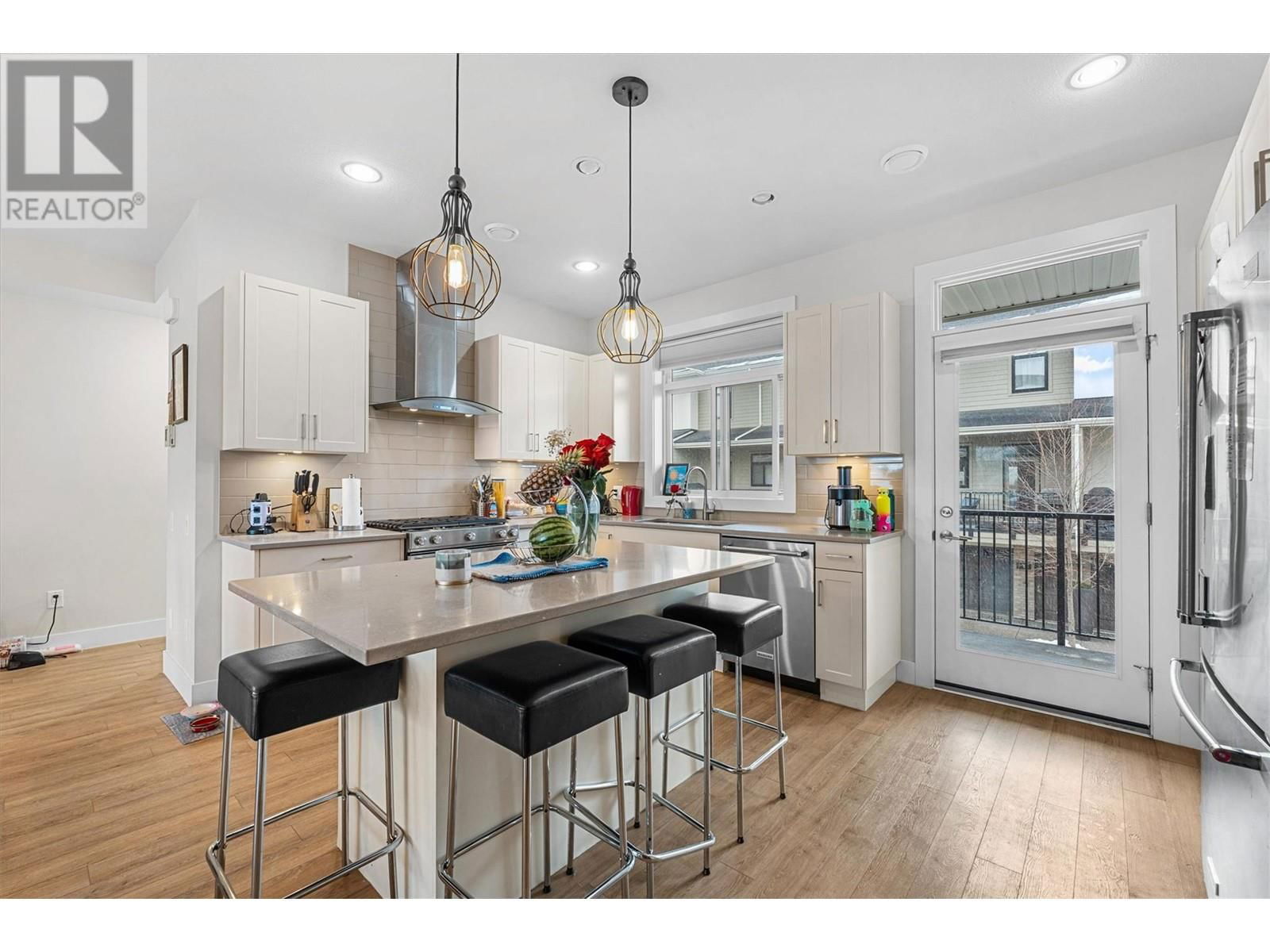 3 - 1102 CAMERON AVENUE Image 3