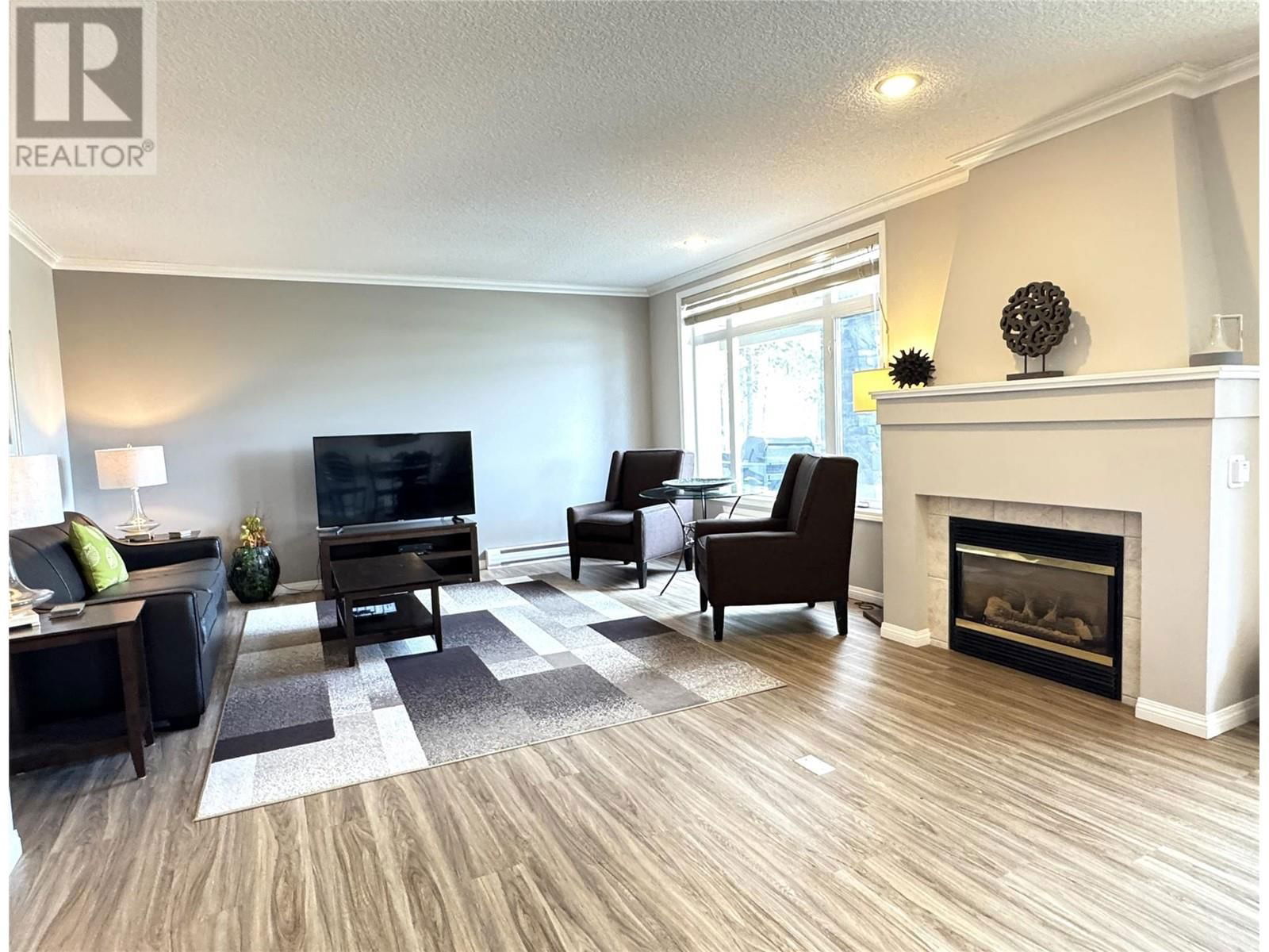 Listing Image 0
