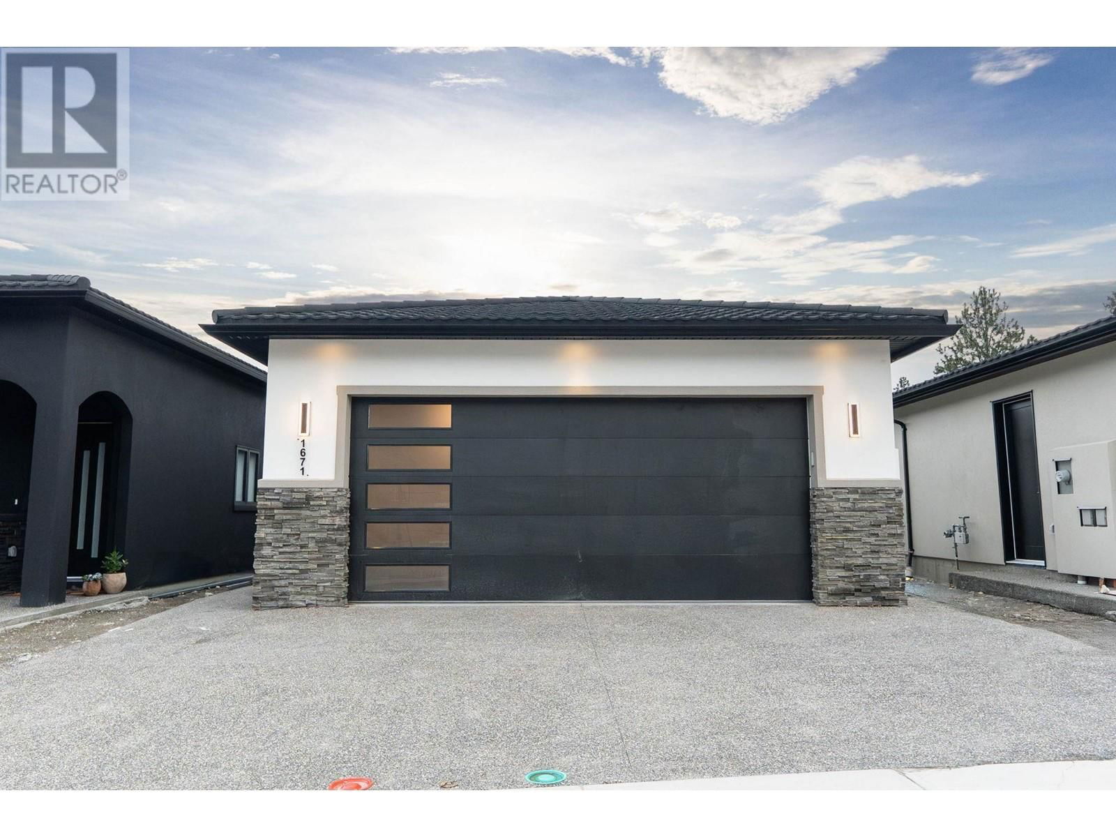 1671 HARBOUR VIEW CRESCENT Image 1