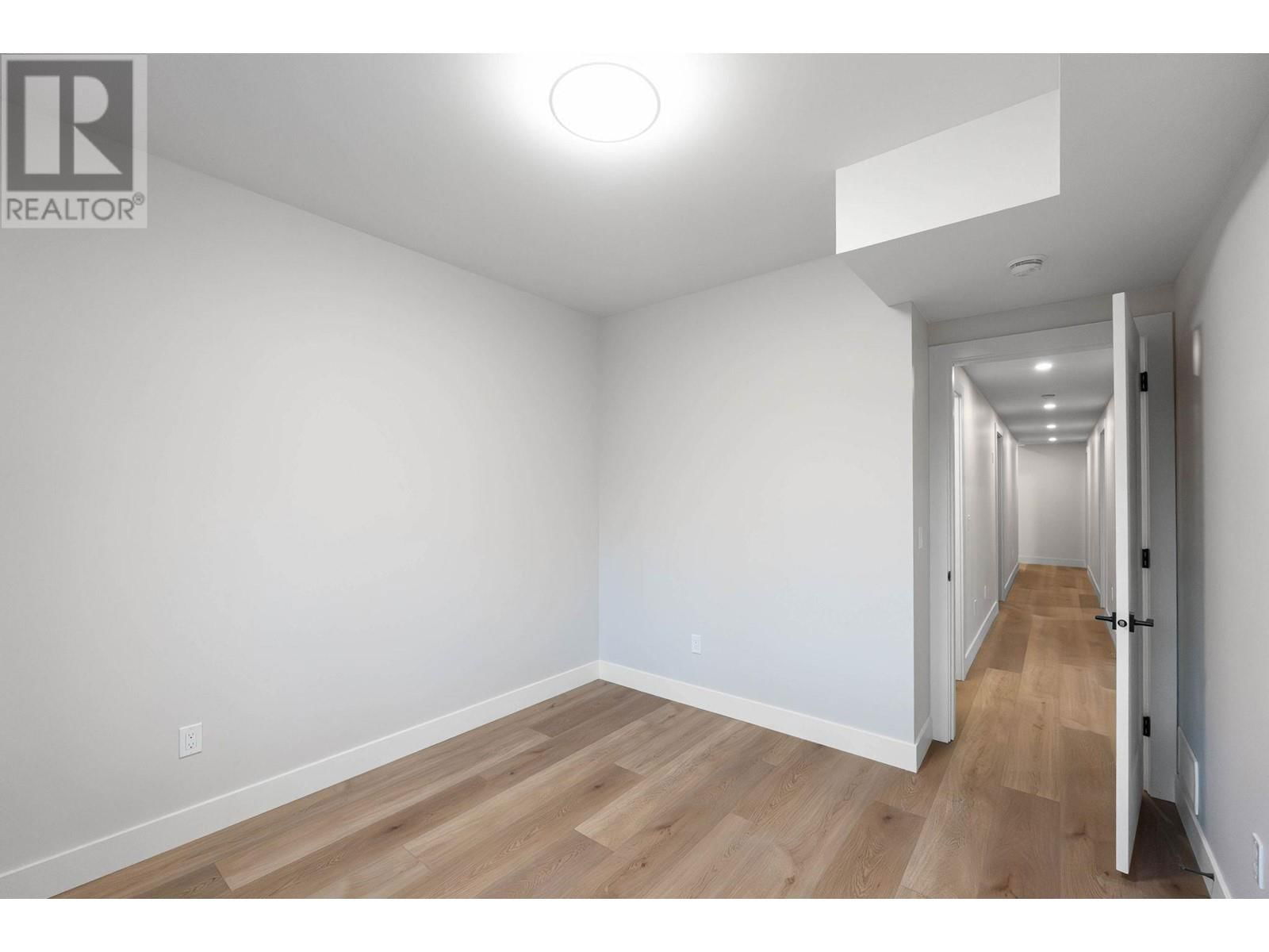 1671 HARBOUR VIEW CRESCENT Image 28