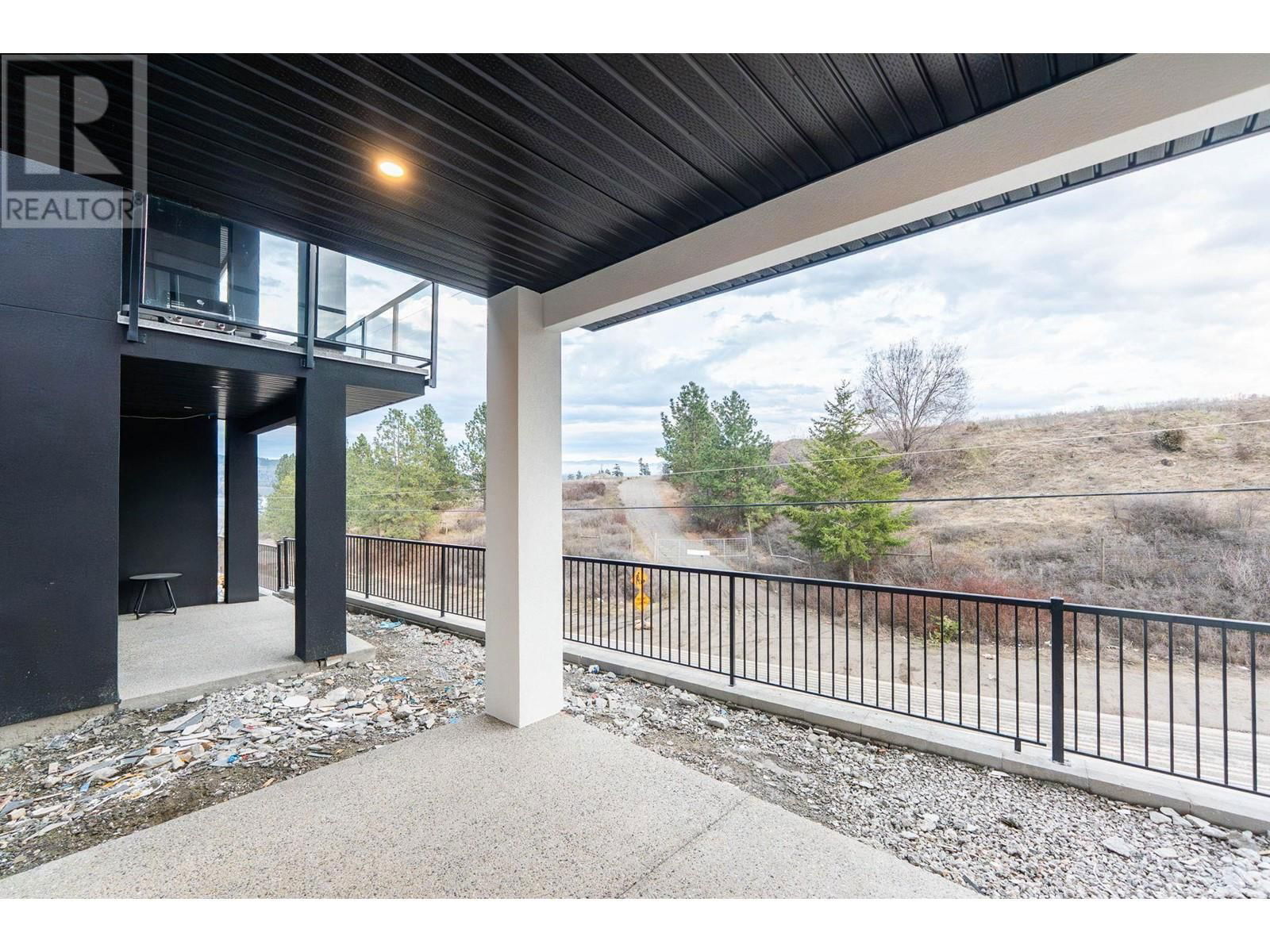 1671 HARBOUR VIEW CRESCENT Image 33
