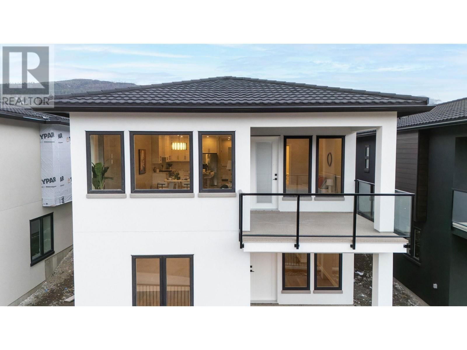 1671 HARBOUR VIEW CRESCENT Image 35