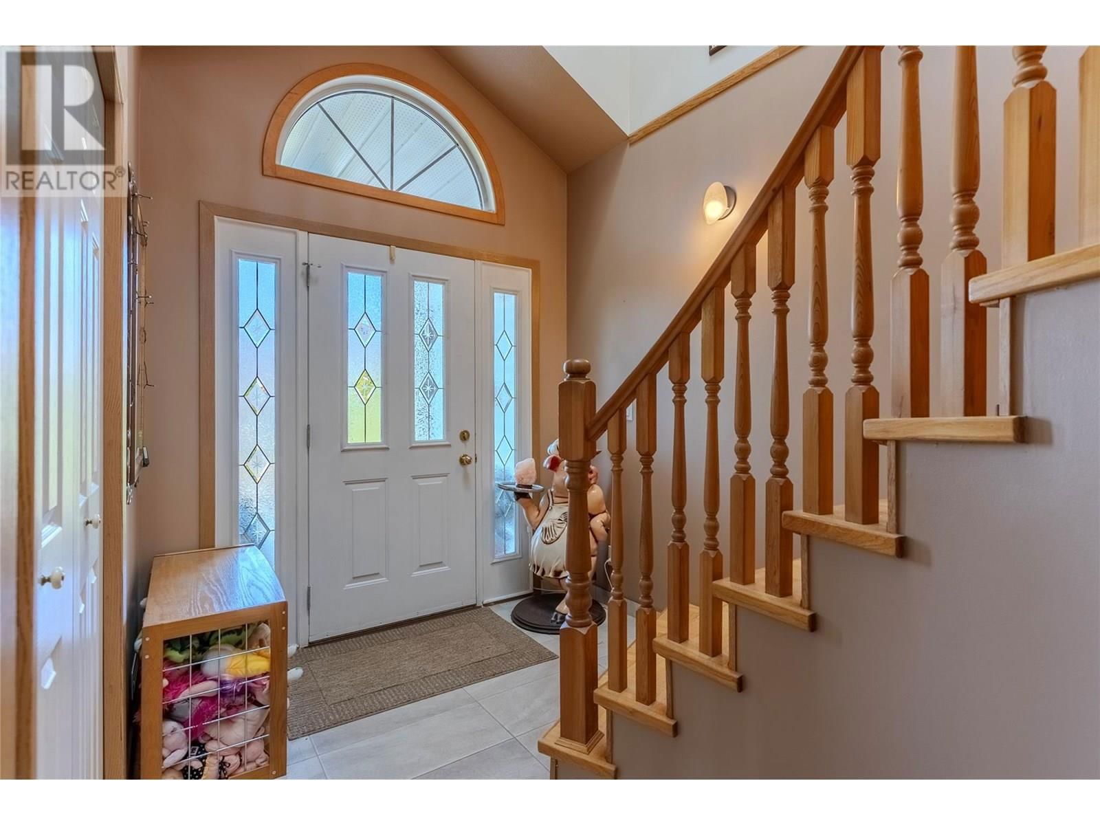 921 COLUMBIA STREET Image 16