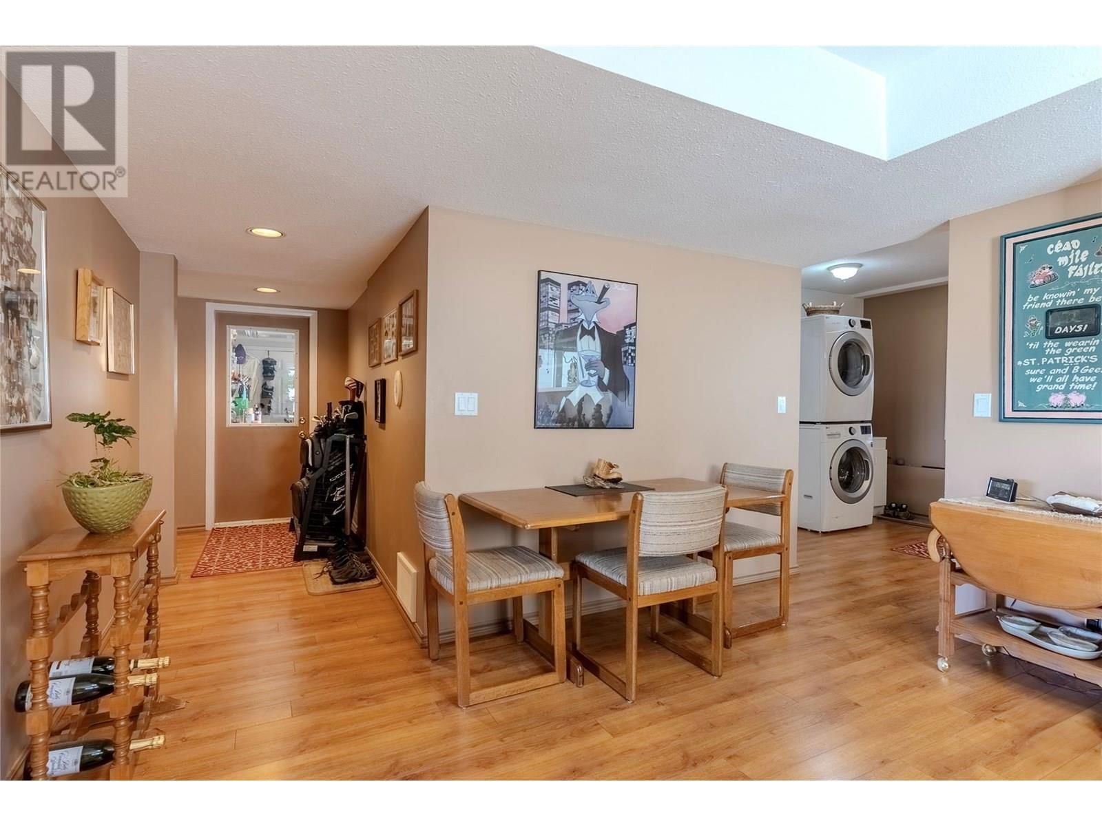 921 COLUMBIA STREET Image 17