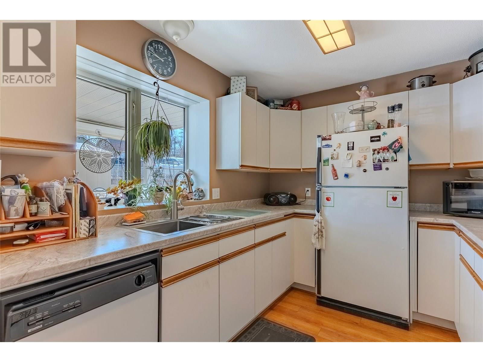 921 COLUMBIA STREET Image 20