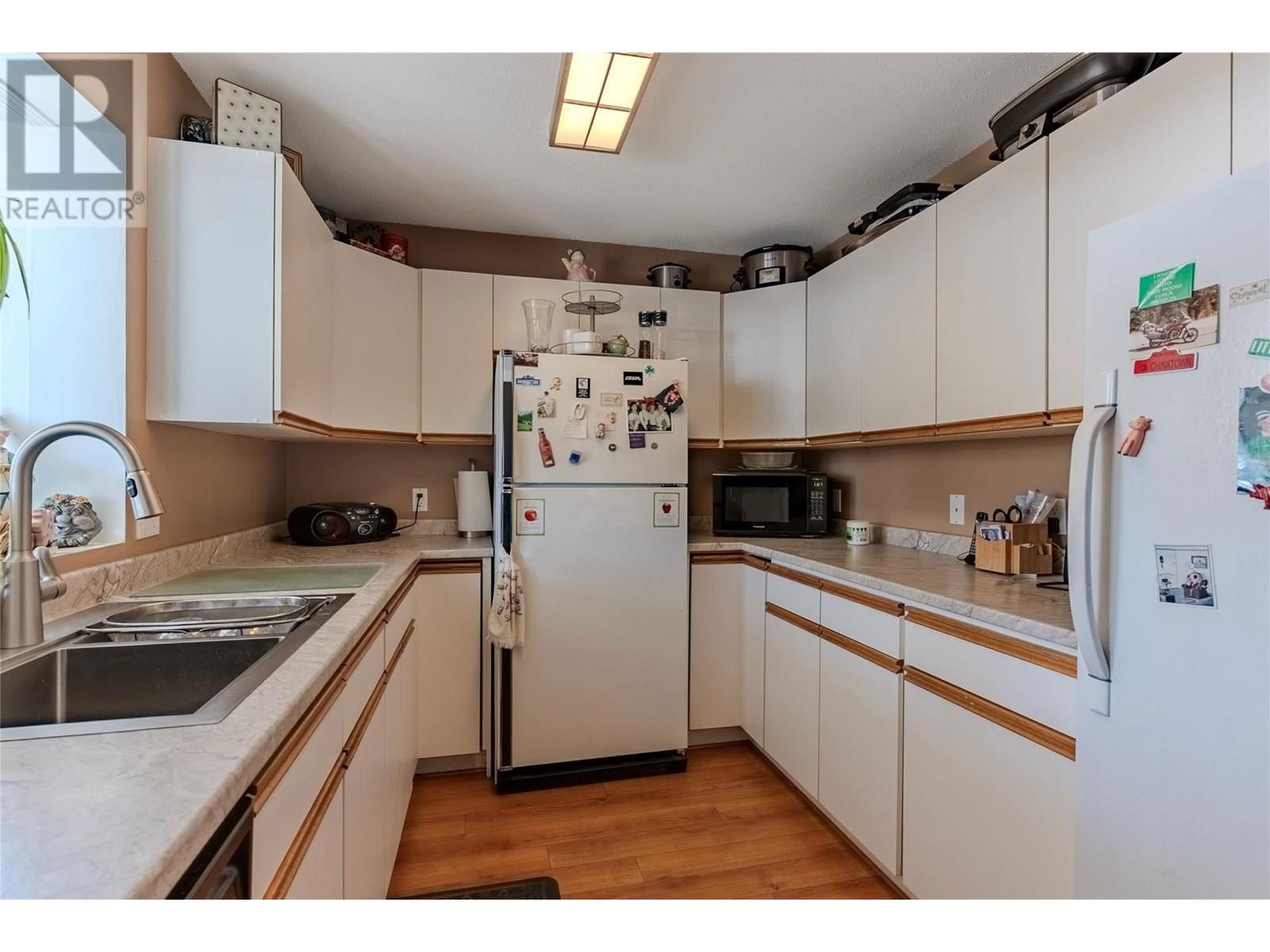 921 COLUMBIA STREET Image 21