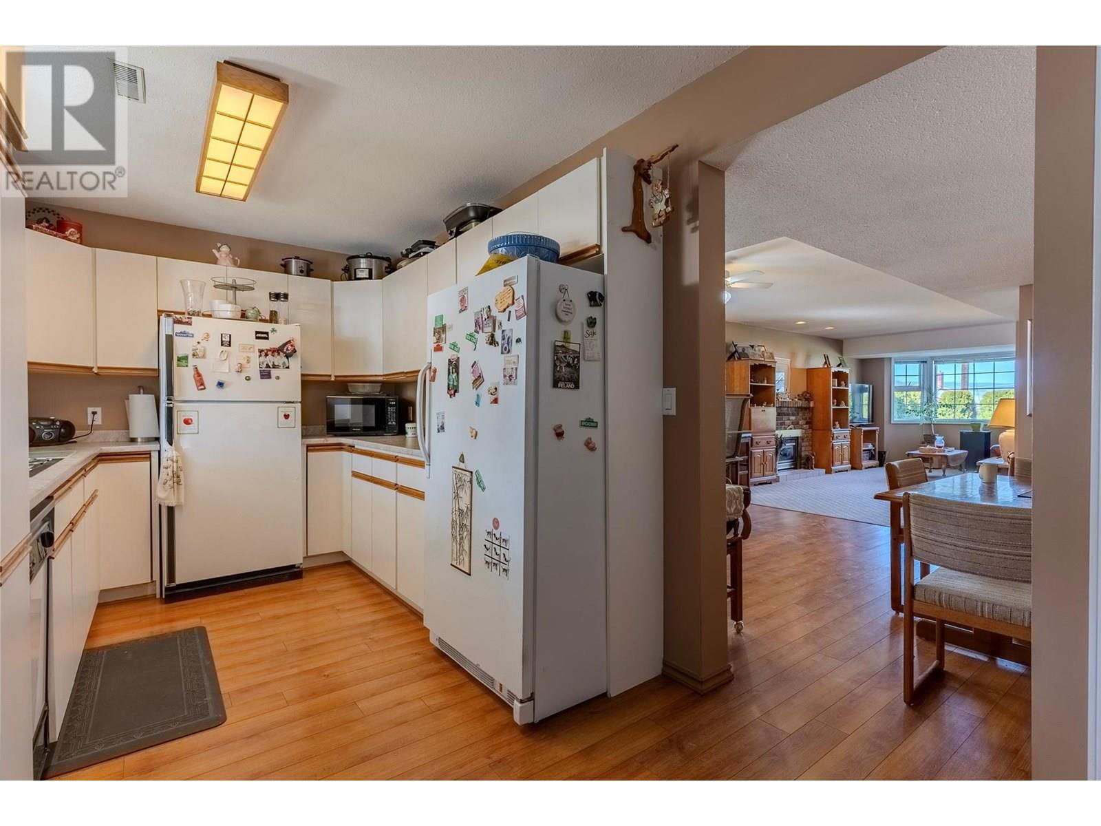 921 COLUMBIA STREET Image 22
