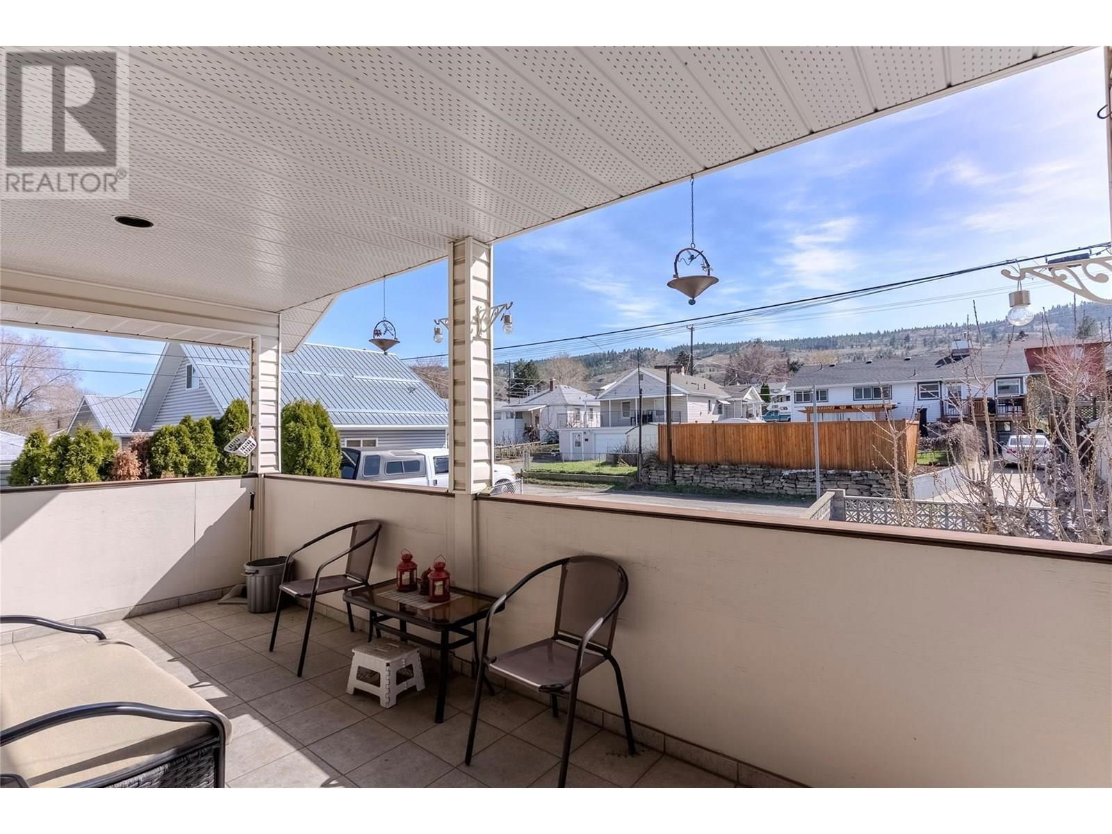 921 COLUMBIA STREET Image 27