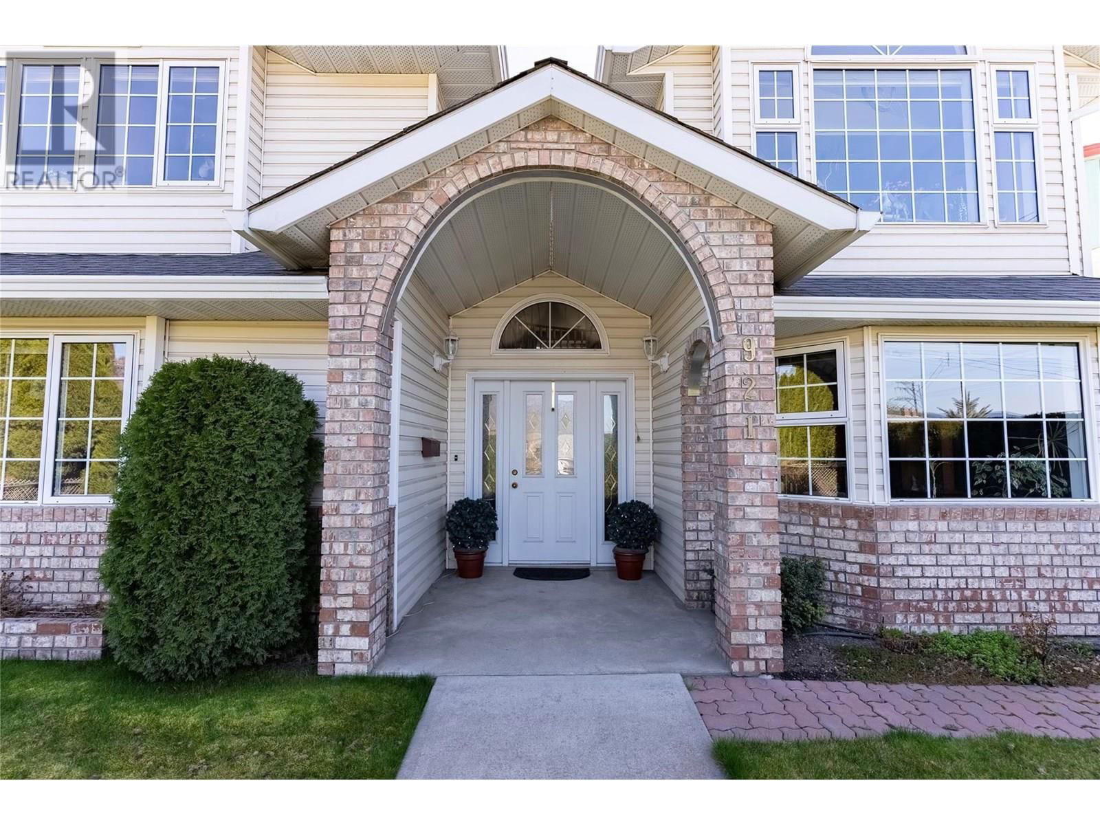 921 COLUMBIA STREET Image 30