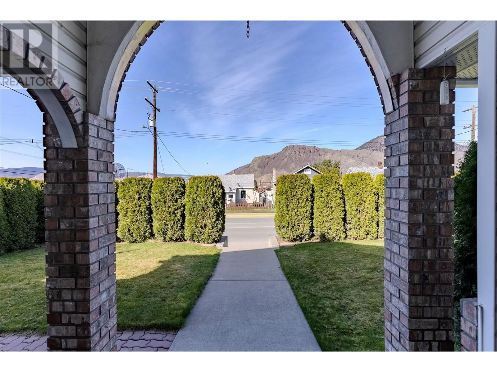 921 COLUMBIA STREET Image 31