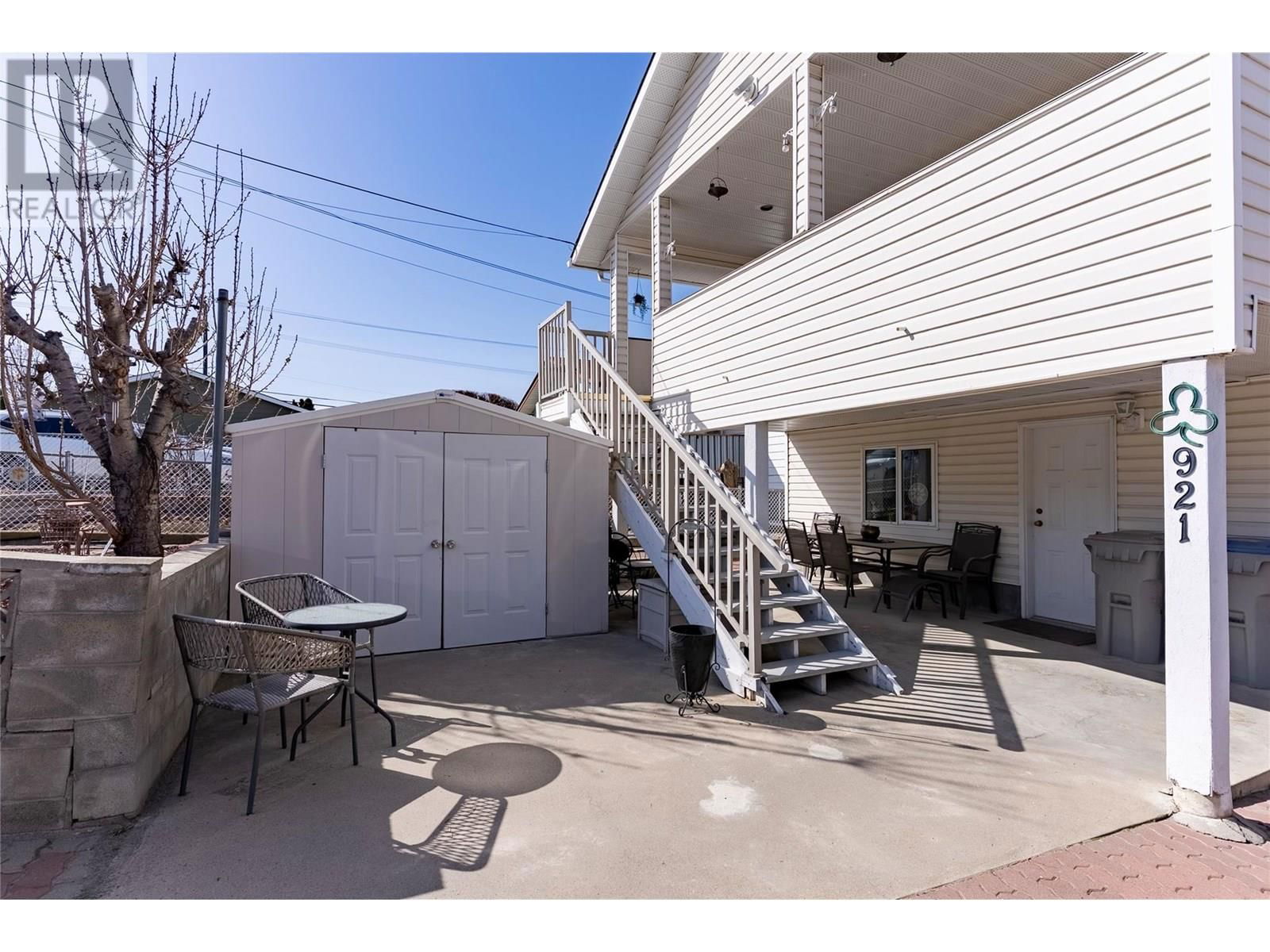 921 COLUMBIA STREET Image 32