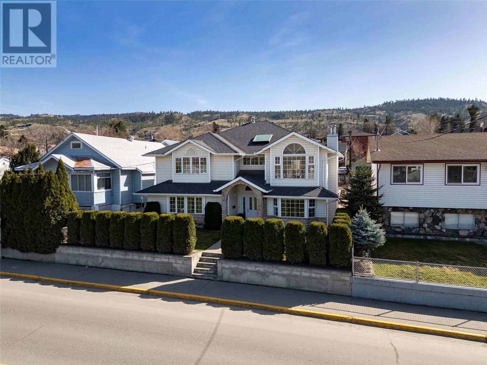921 COLUMBIA STREET Image 34