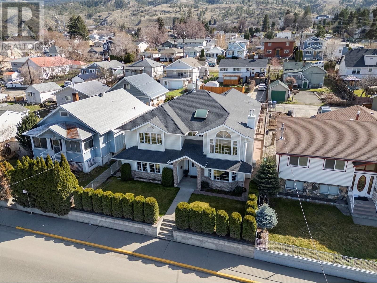 921 COLUMBIA STREET Image 38