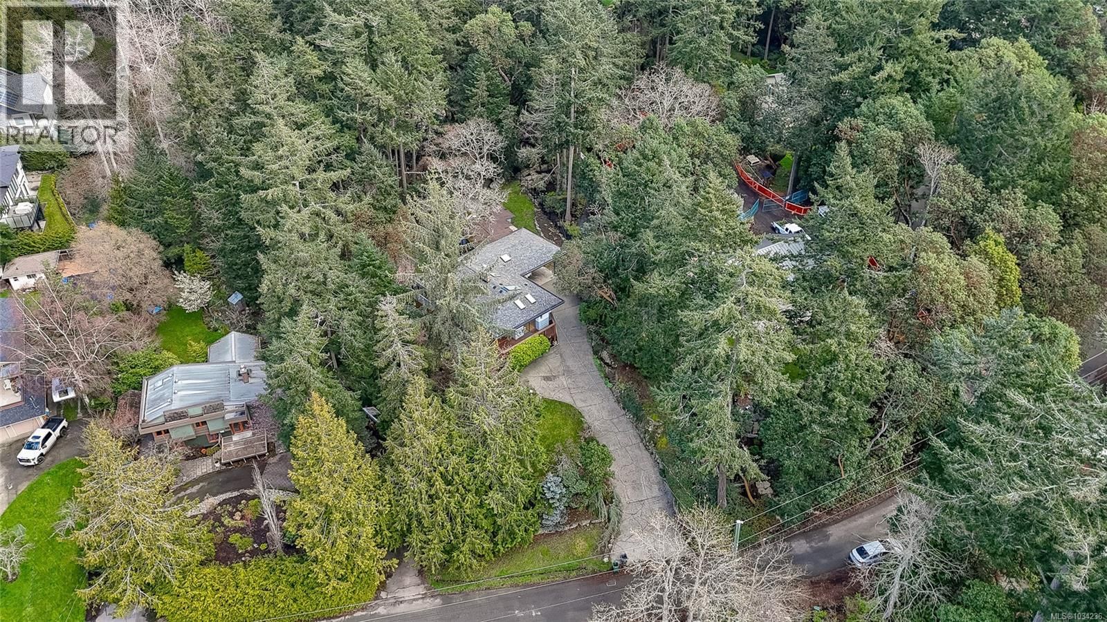2660 MacDonald Drive property photo