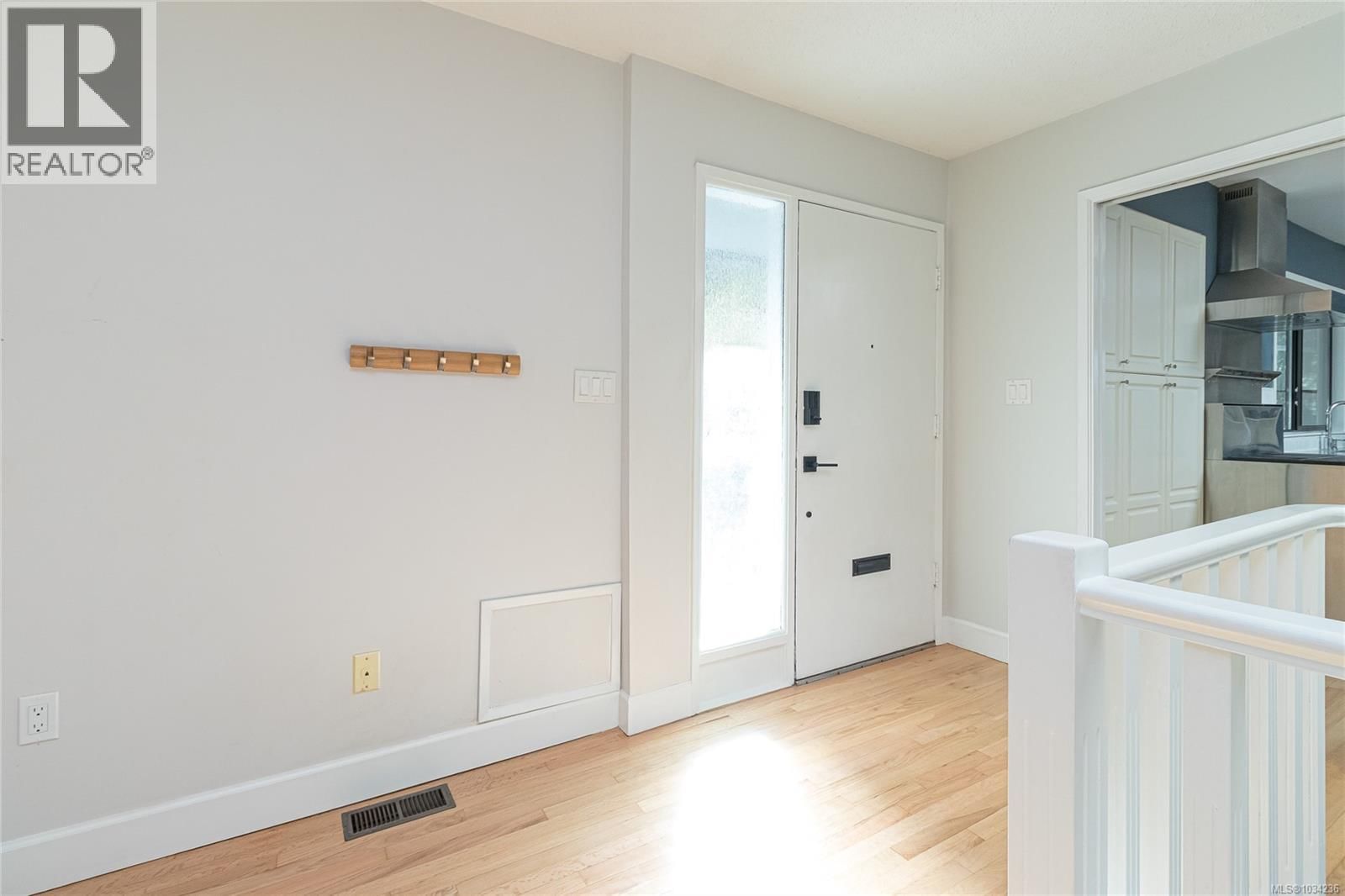 2660 MacDonald Drive property photo