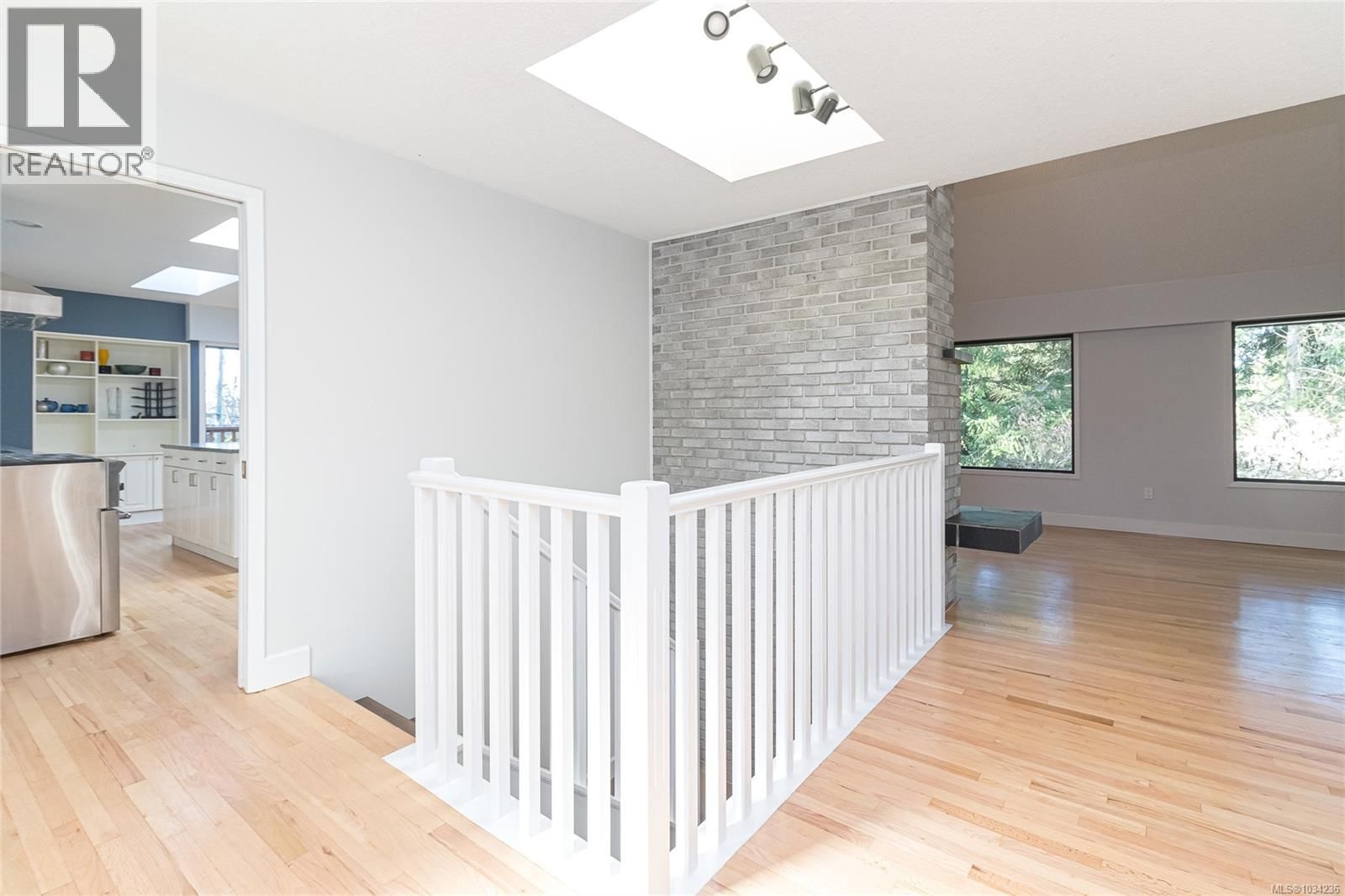 2660 MacDonald Drive property photo