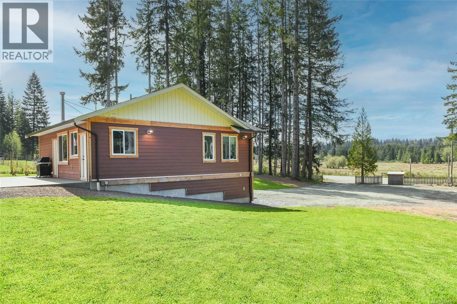 7594 Island Highway property photo