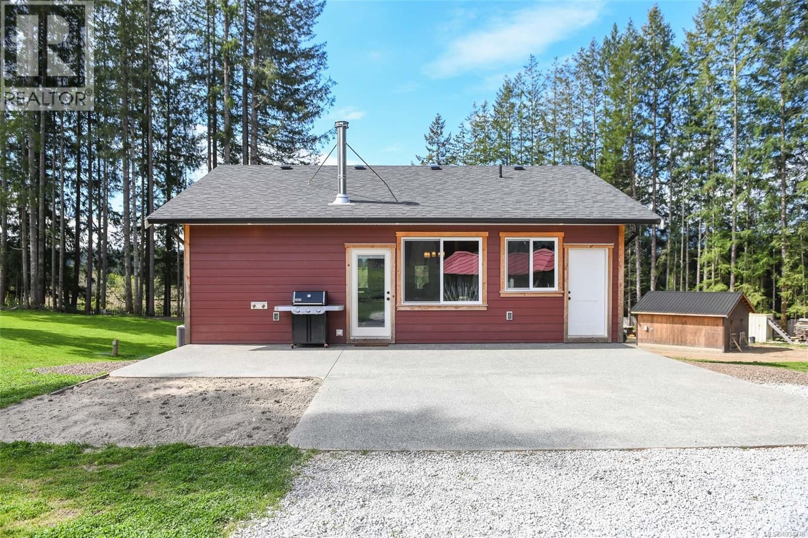 7594 Island Highway property photo