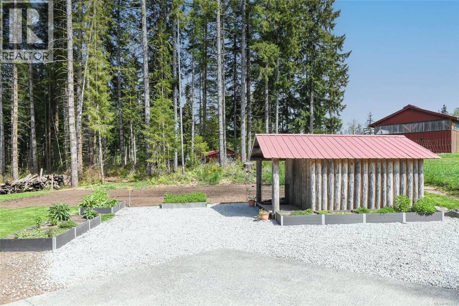 7594 Island Highway property photo