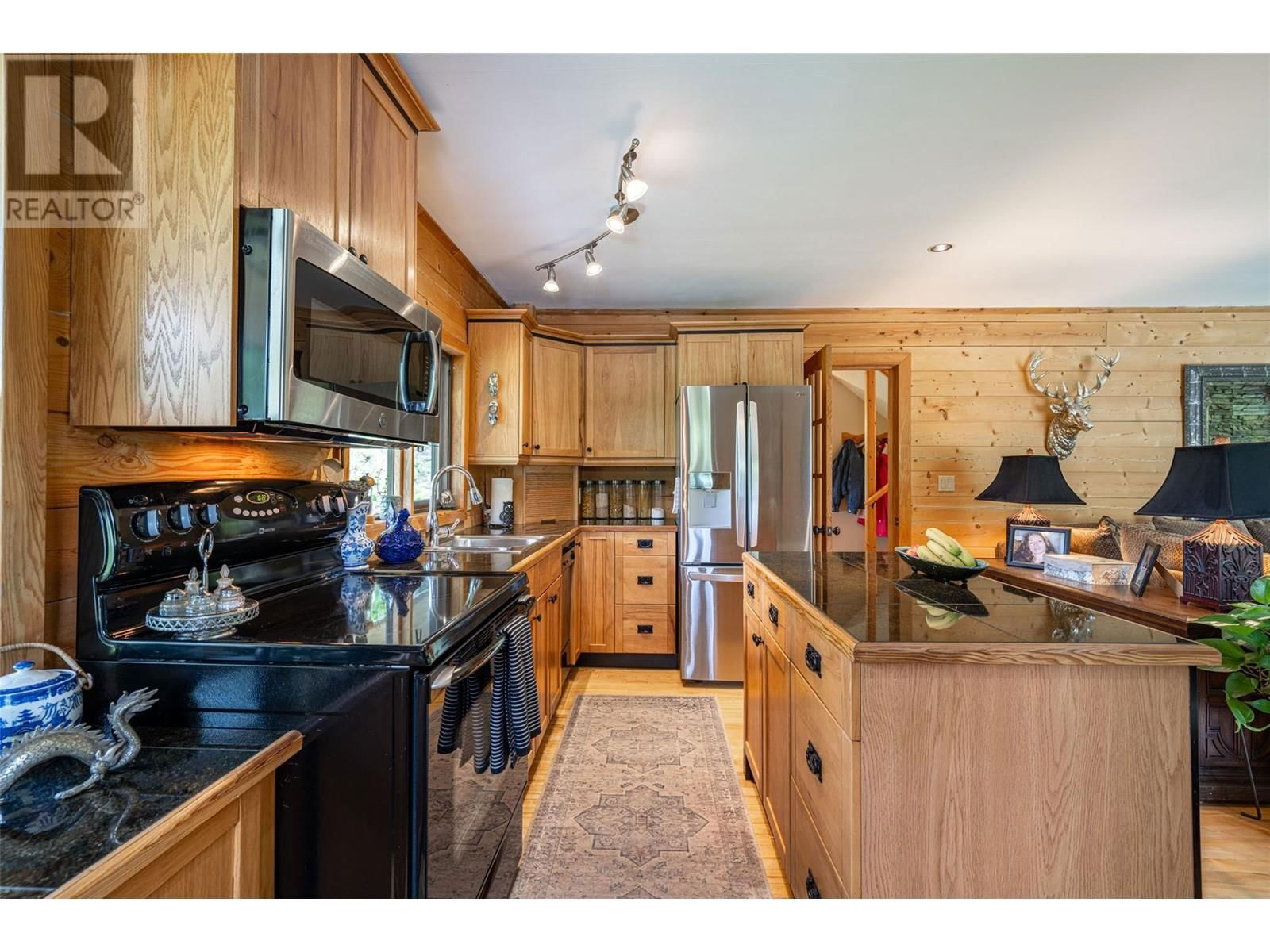 1075 SIX MILE CREEK ROAD Image 18