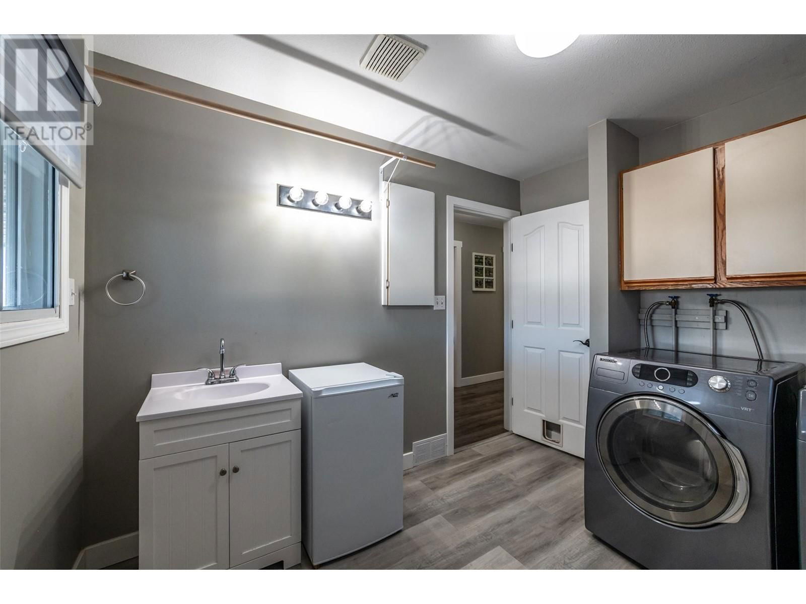 1179 QUEEN STREET Image 20
