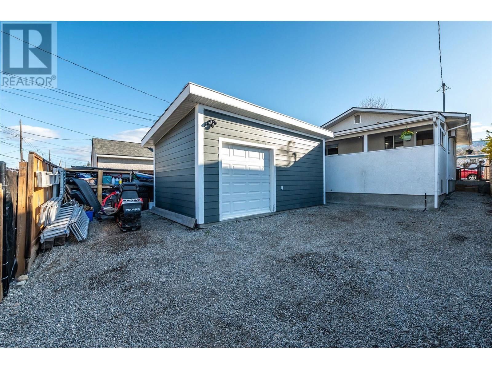 1179 QUEEN STREET Image 22