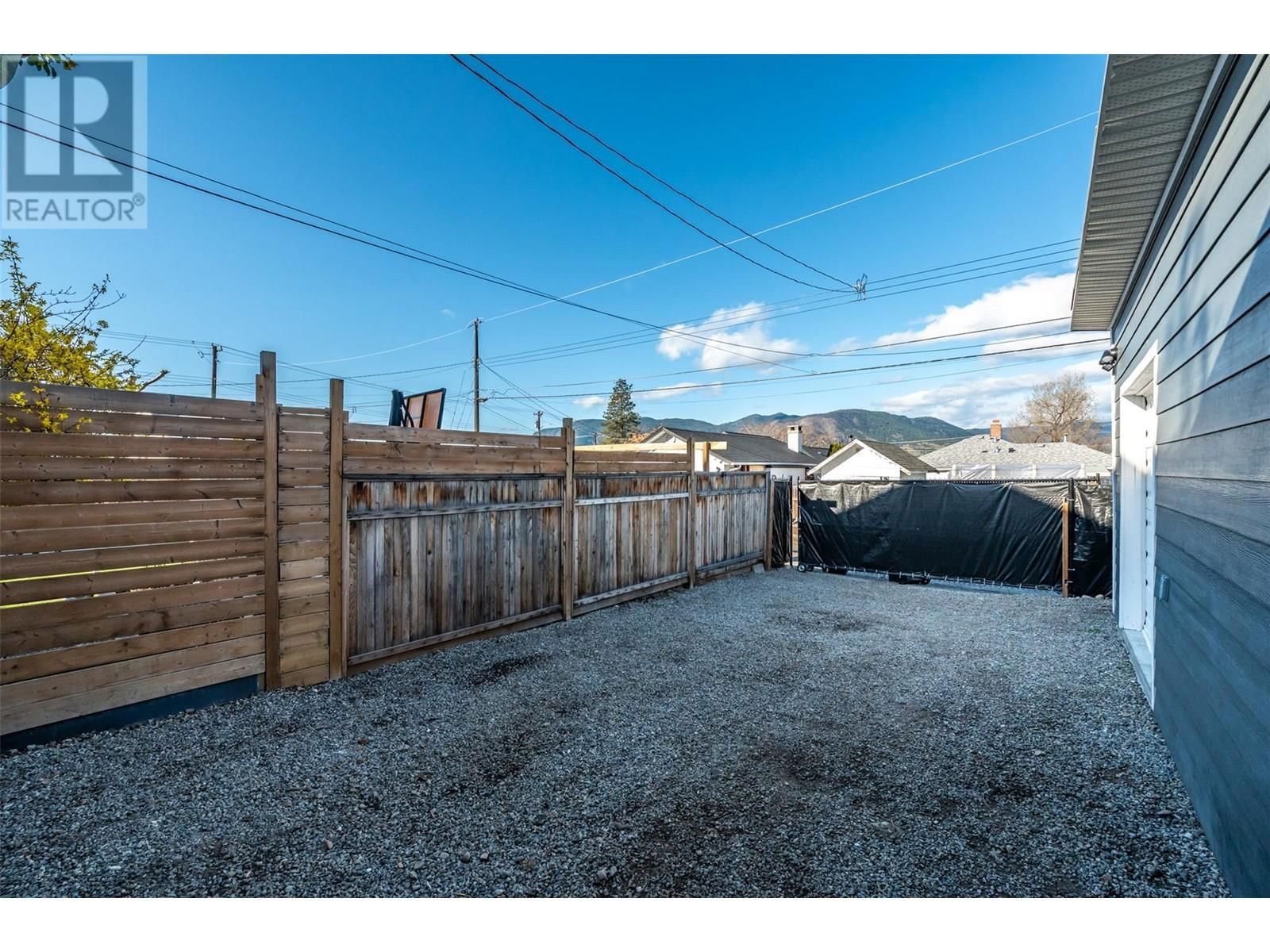 1179 QUEEN STREET Image 24