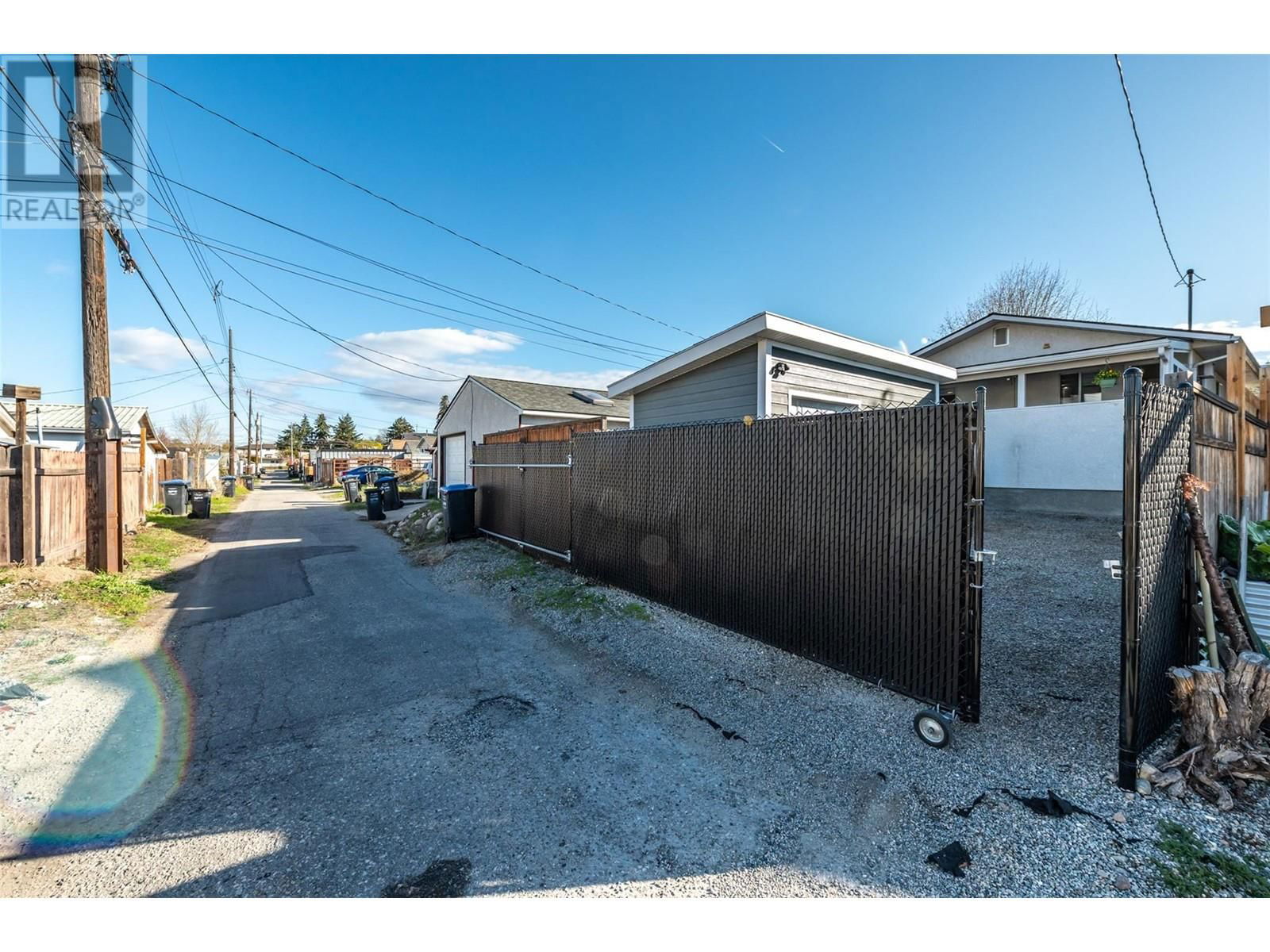 1179 QUEEN STREET Image 25