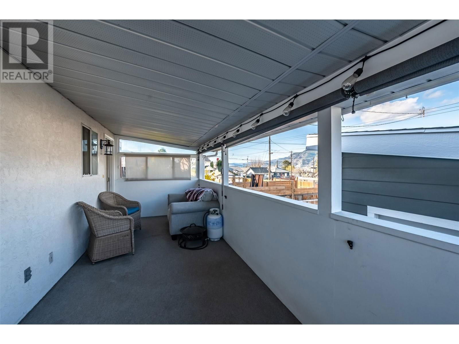 1179 QUEEN STREET Image 30