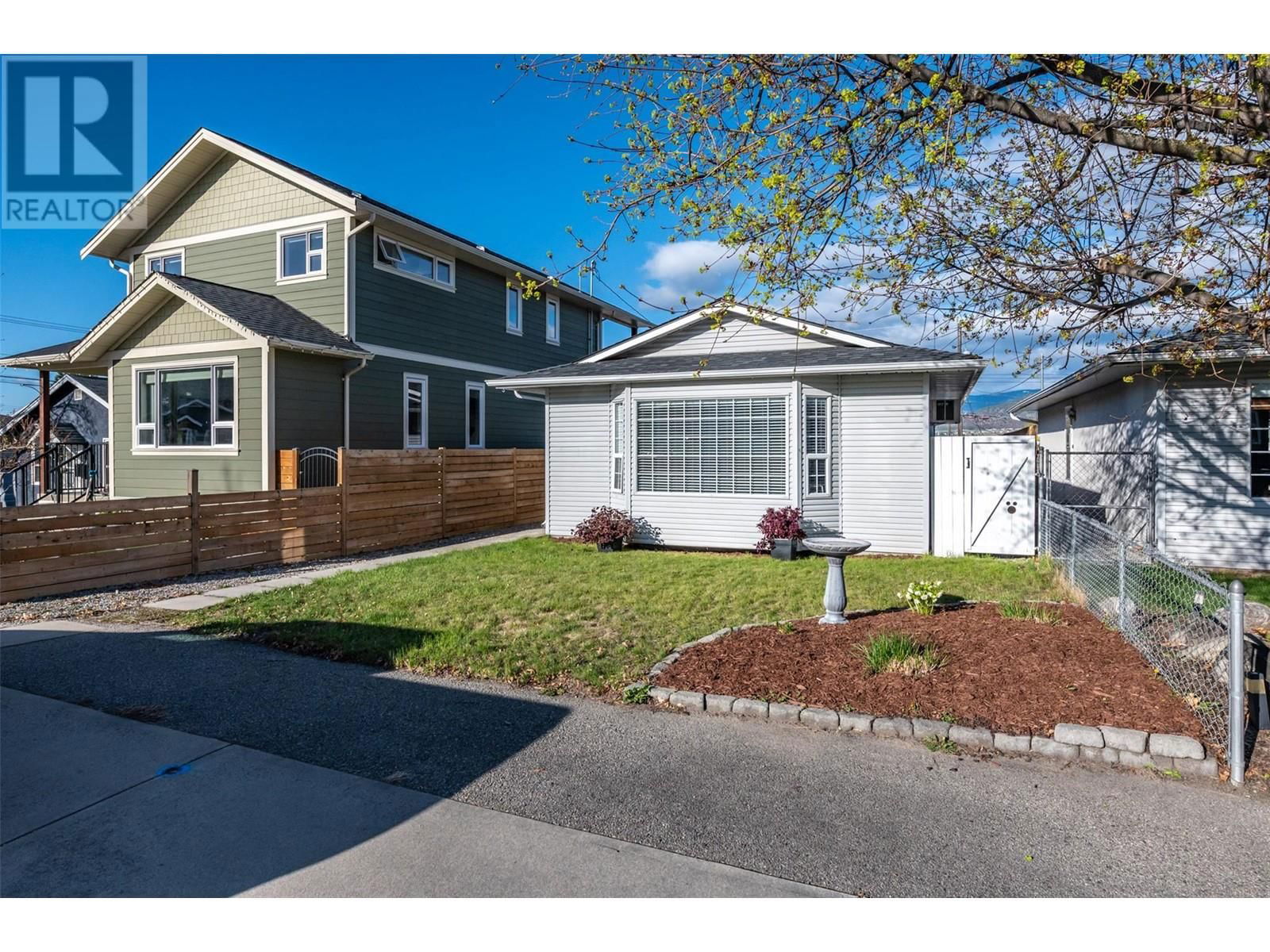 1179 QUEEN STREET Image 31