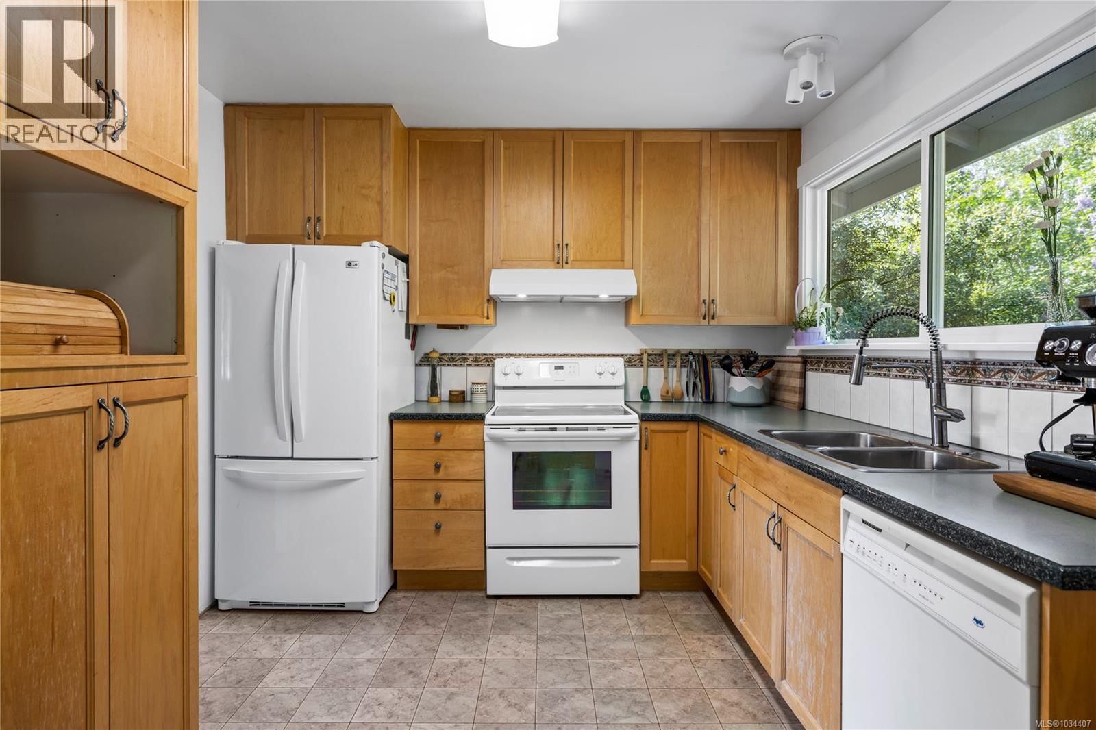 1402 White Street property photo