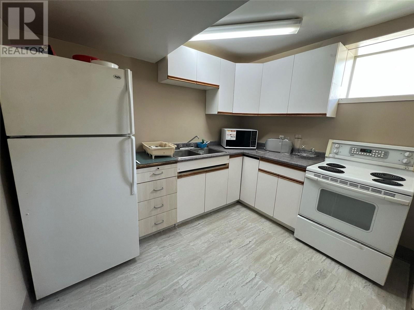 355 PEMBERTON TERRACE Image 14
