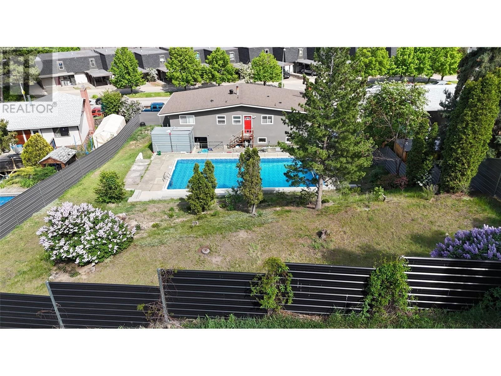 355 PEMBERTON TERRACE Image 2
