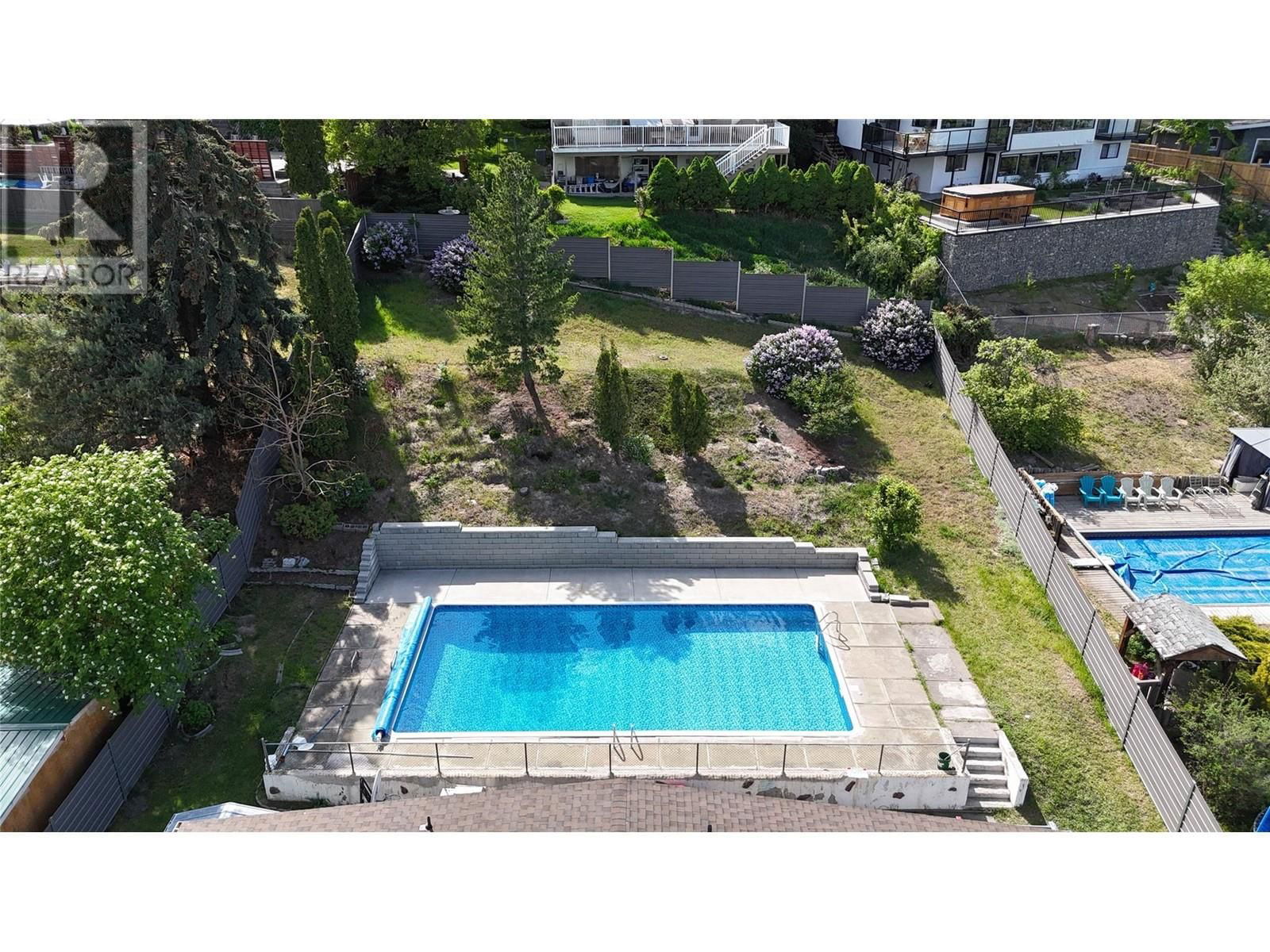 355 PEMBERTON TERRACE Image 3