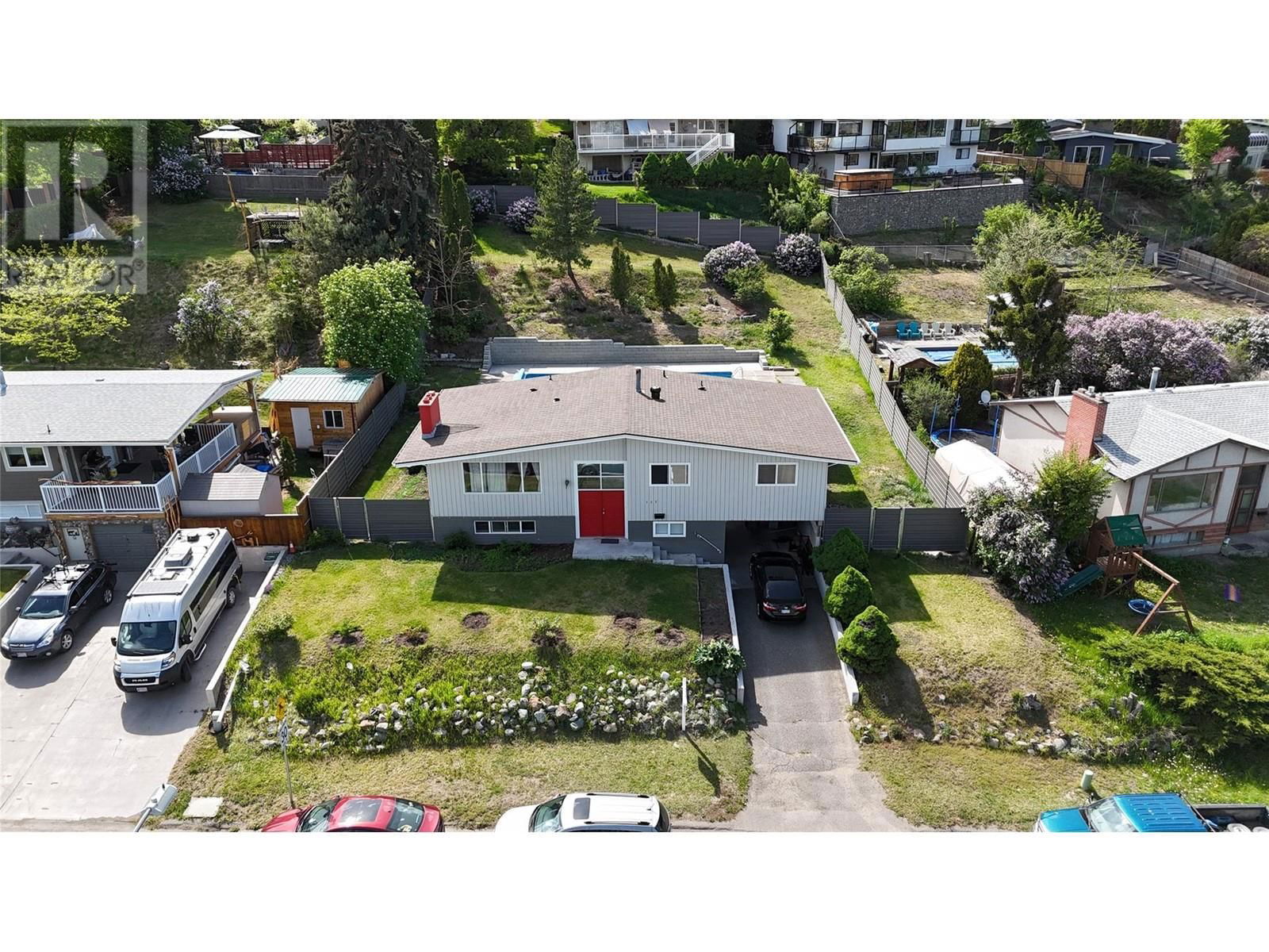 355 PEMBERTON TERRACE Image 4