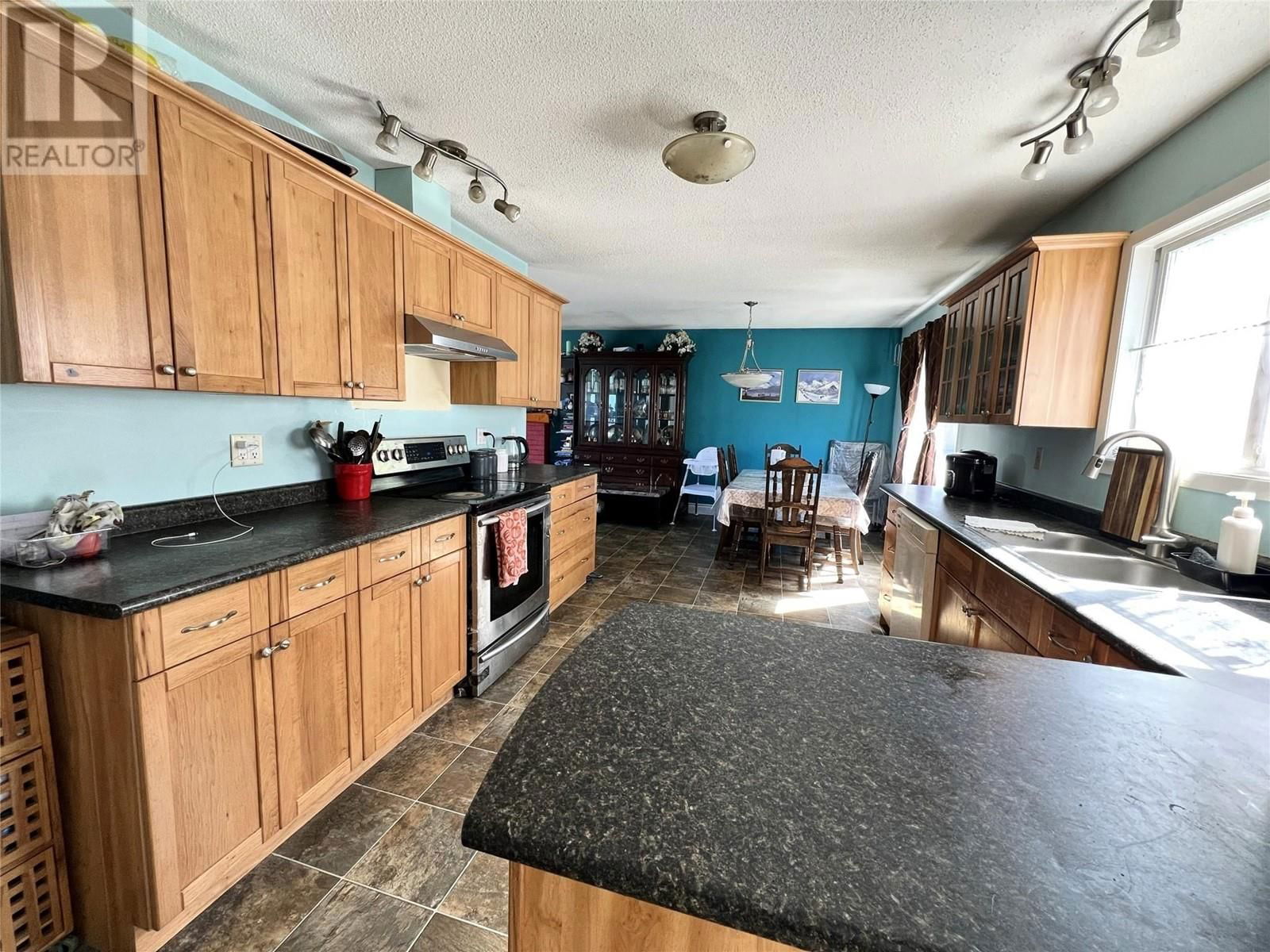 355 PEMBERTON TERRACE Image 7