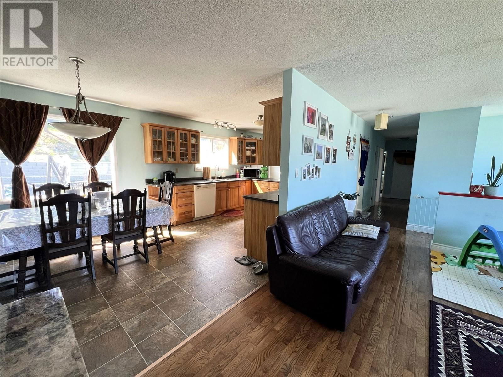 355 PEMBERTON TERRACE Image 9